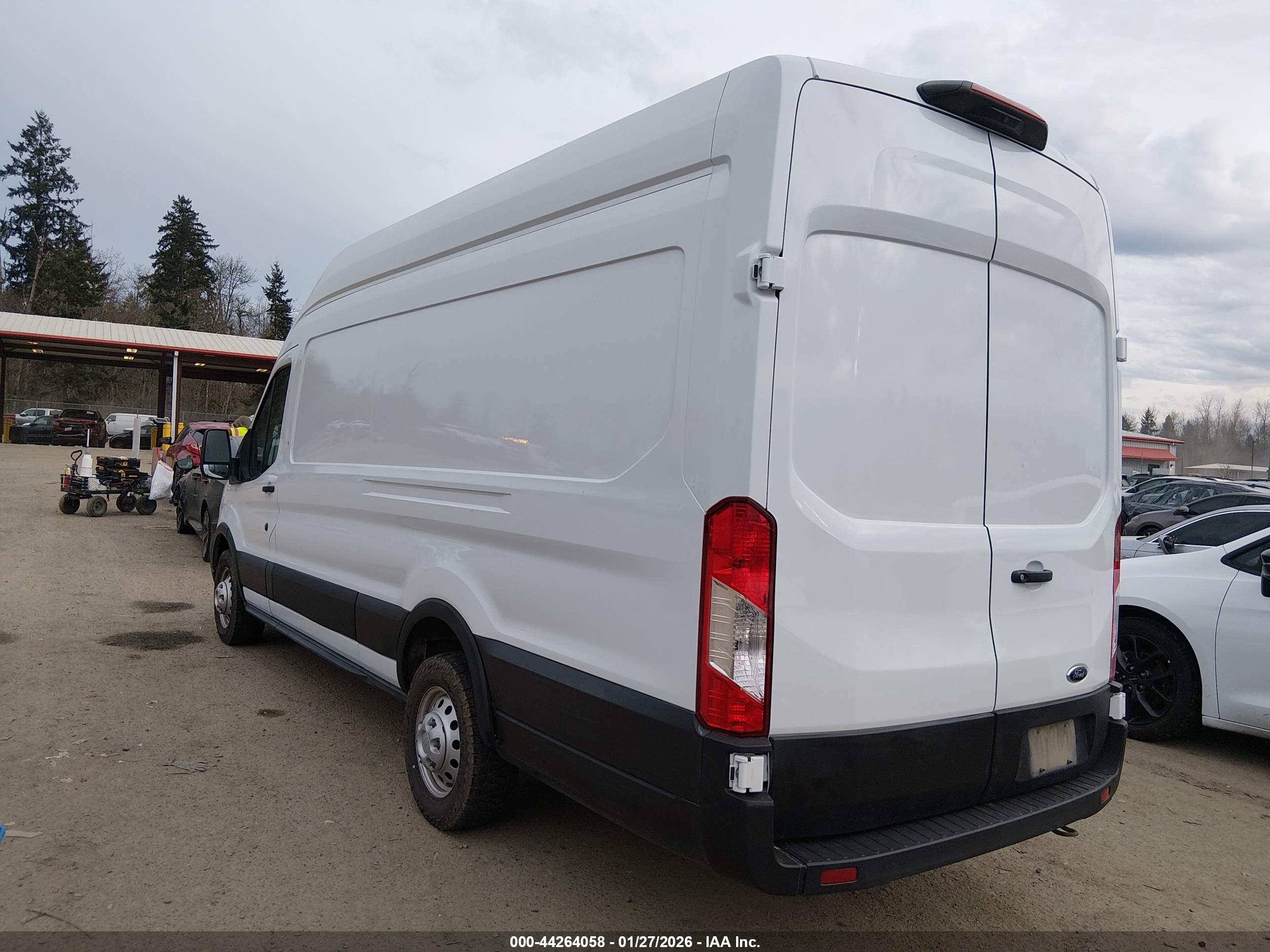 FORD TRANSIT-250 image 3
