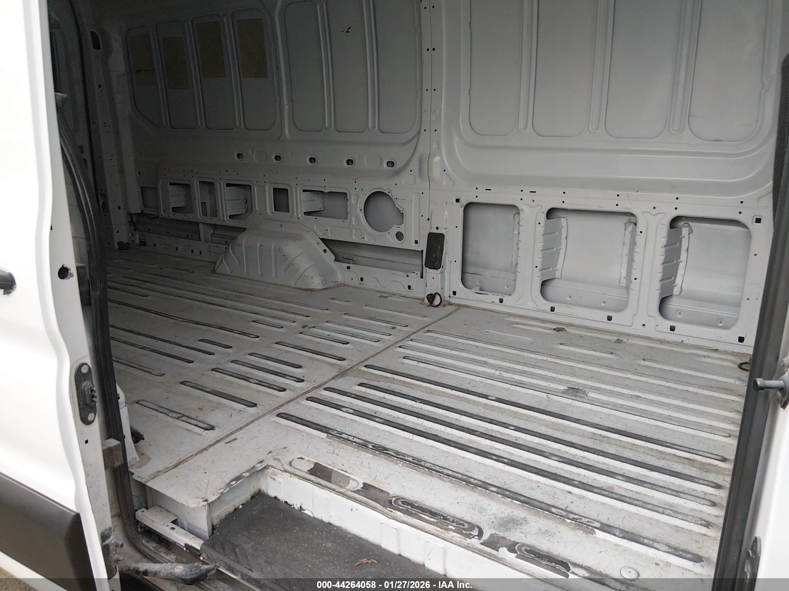 FORD TRANSIT-250 image 8