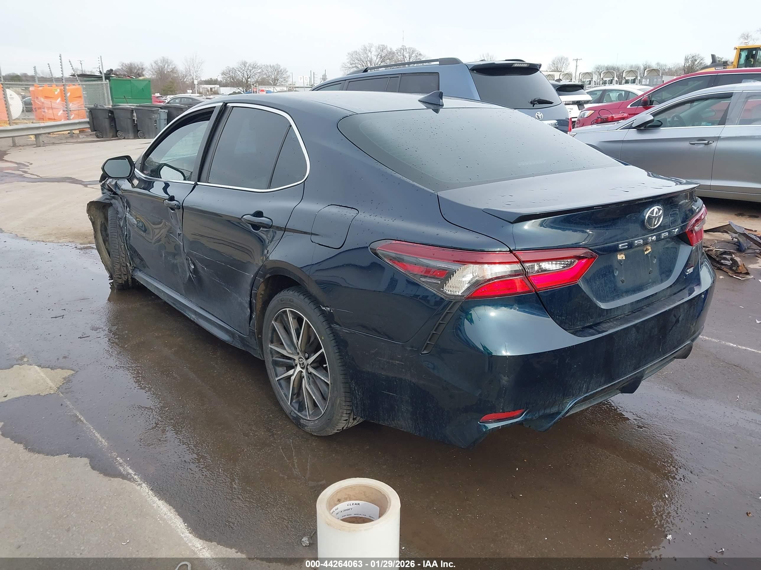 TOYOTA CAMRY image 3