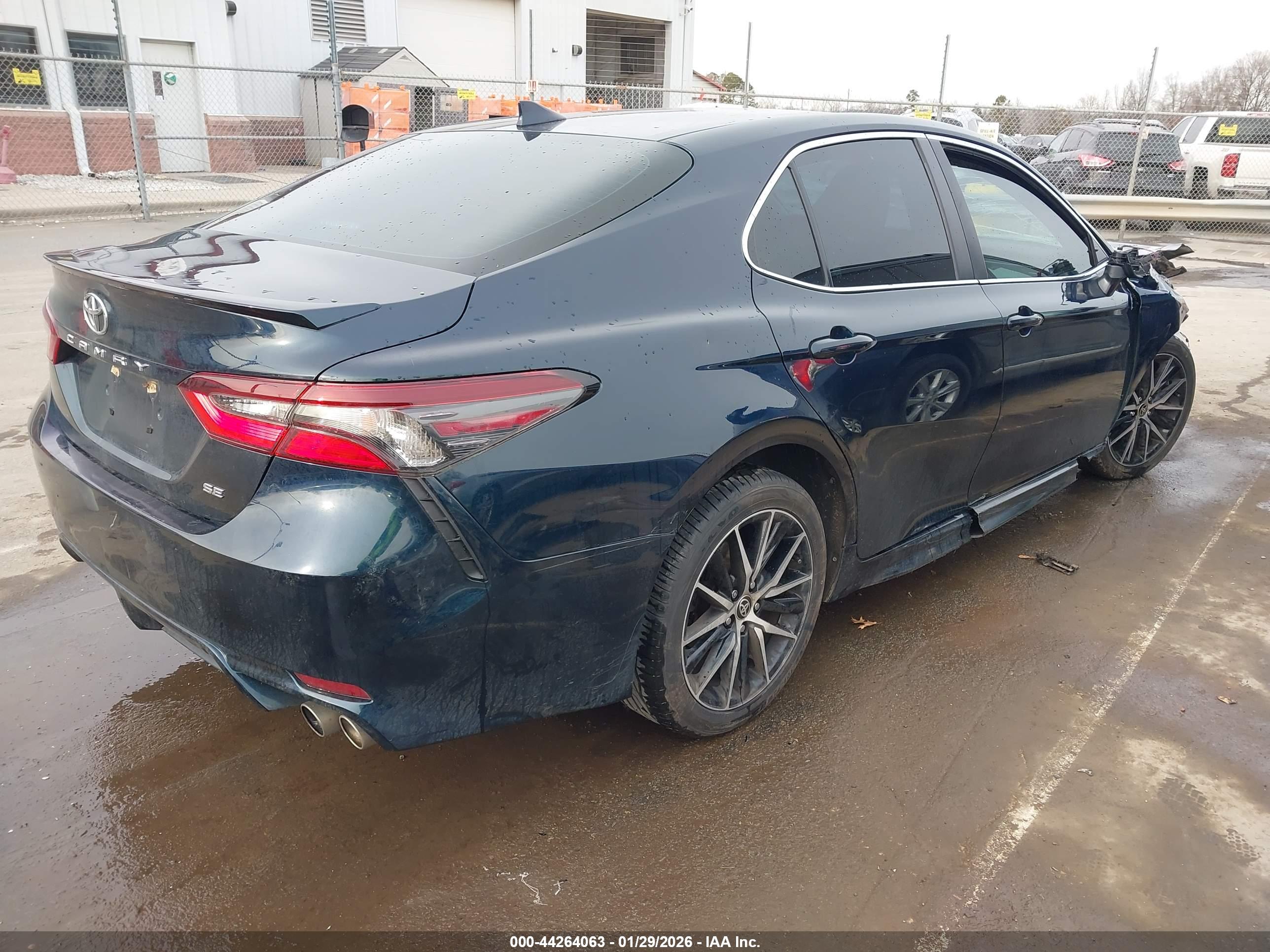 TOYOTA CAMRY image 4