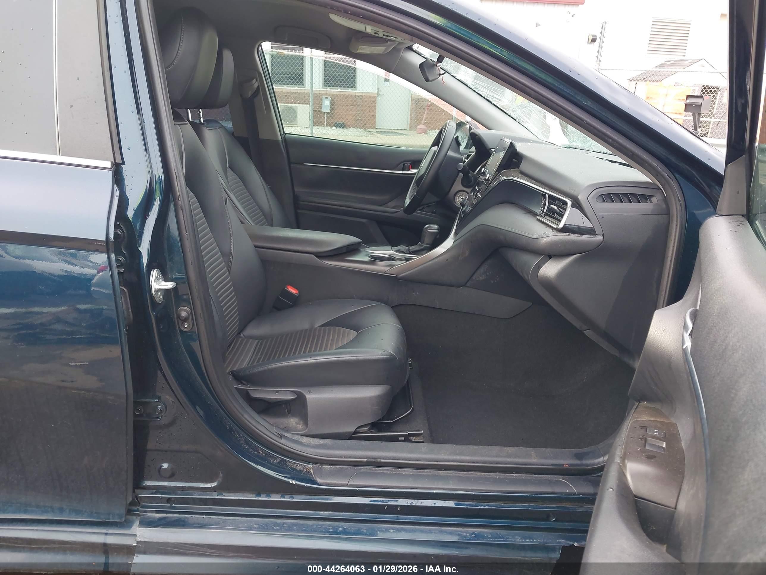 TOYOTA CAMRY image 5