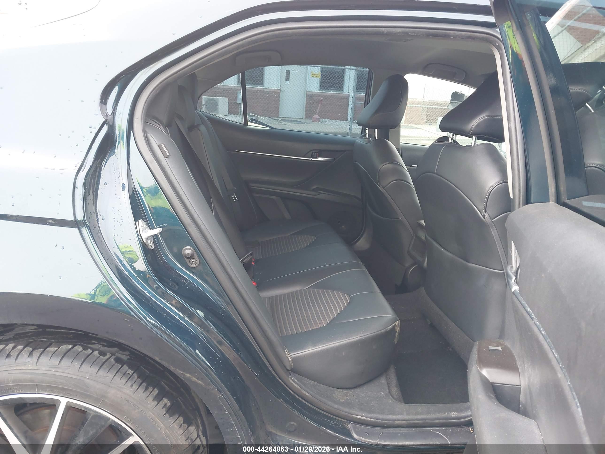 TOYOTA CAMRY image 8