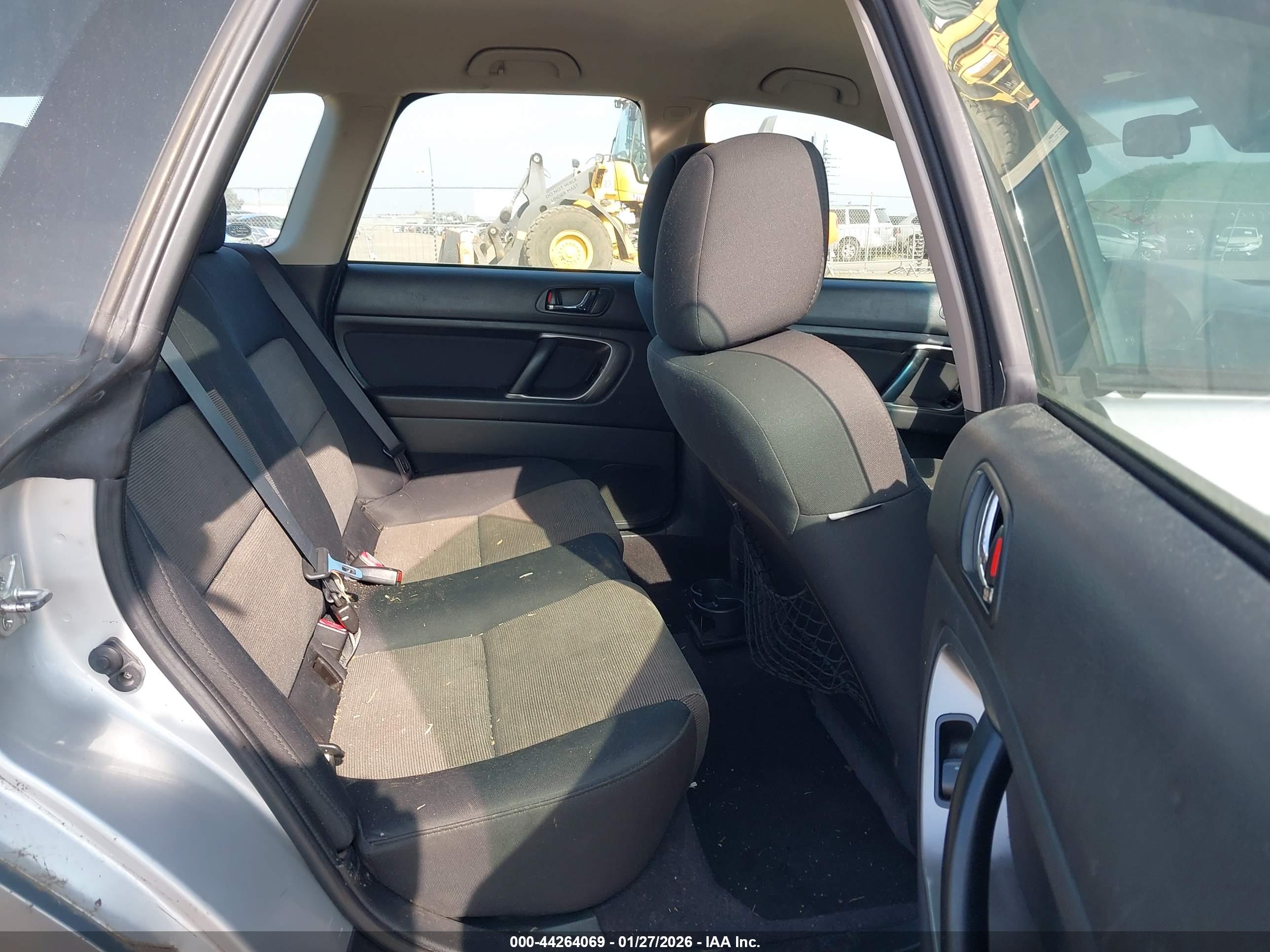 SUBARU OUTBACK image 8