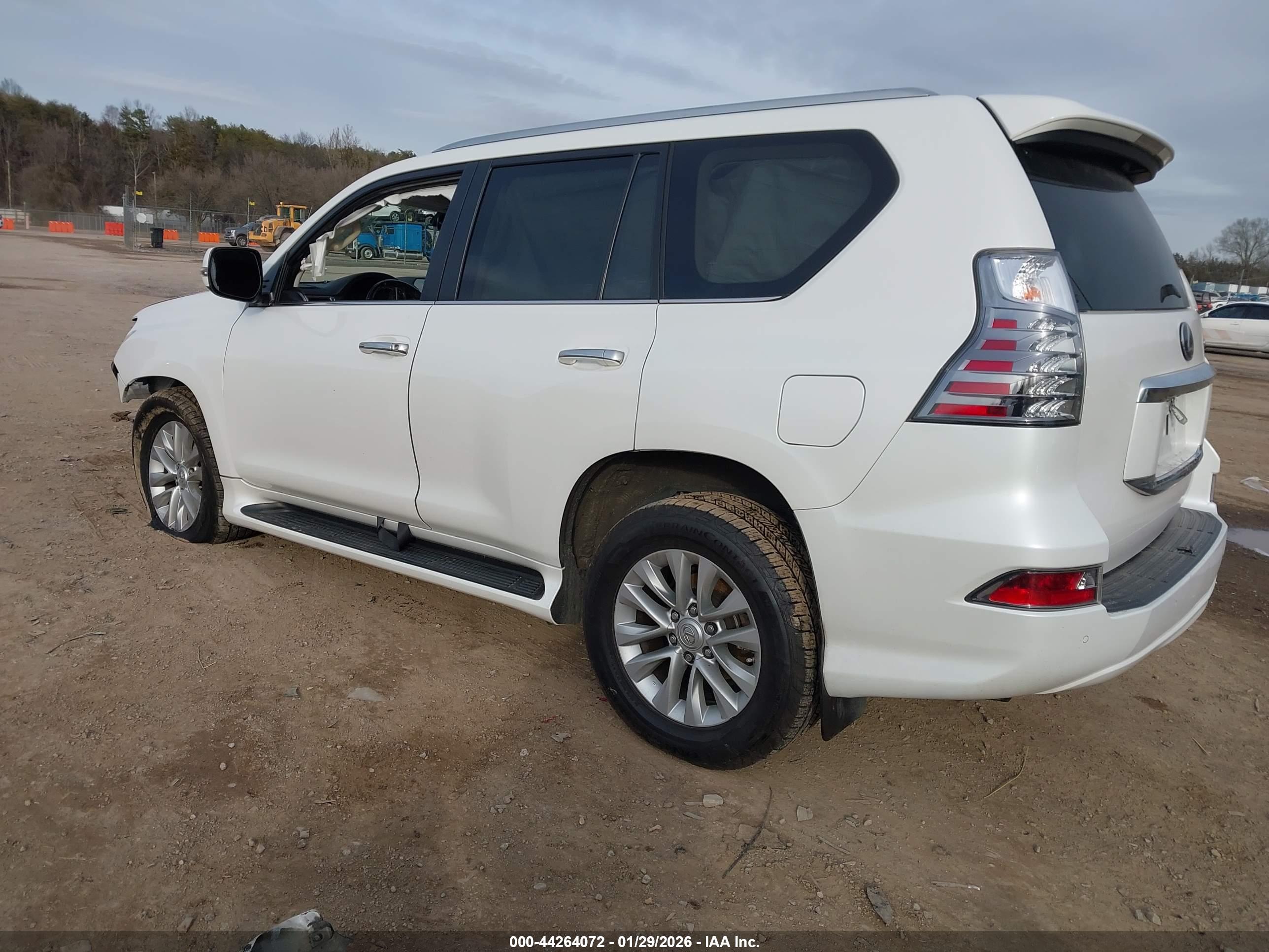 LEXUS GX image 3