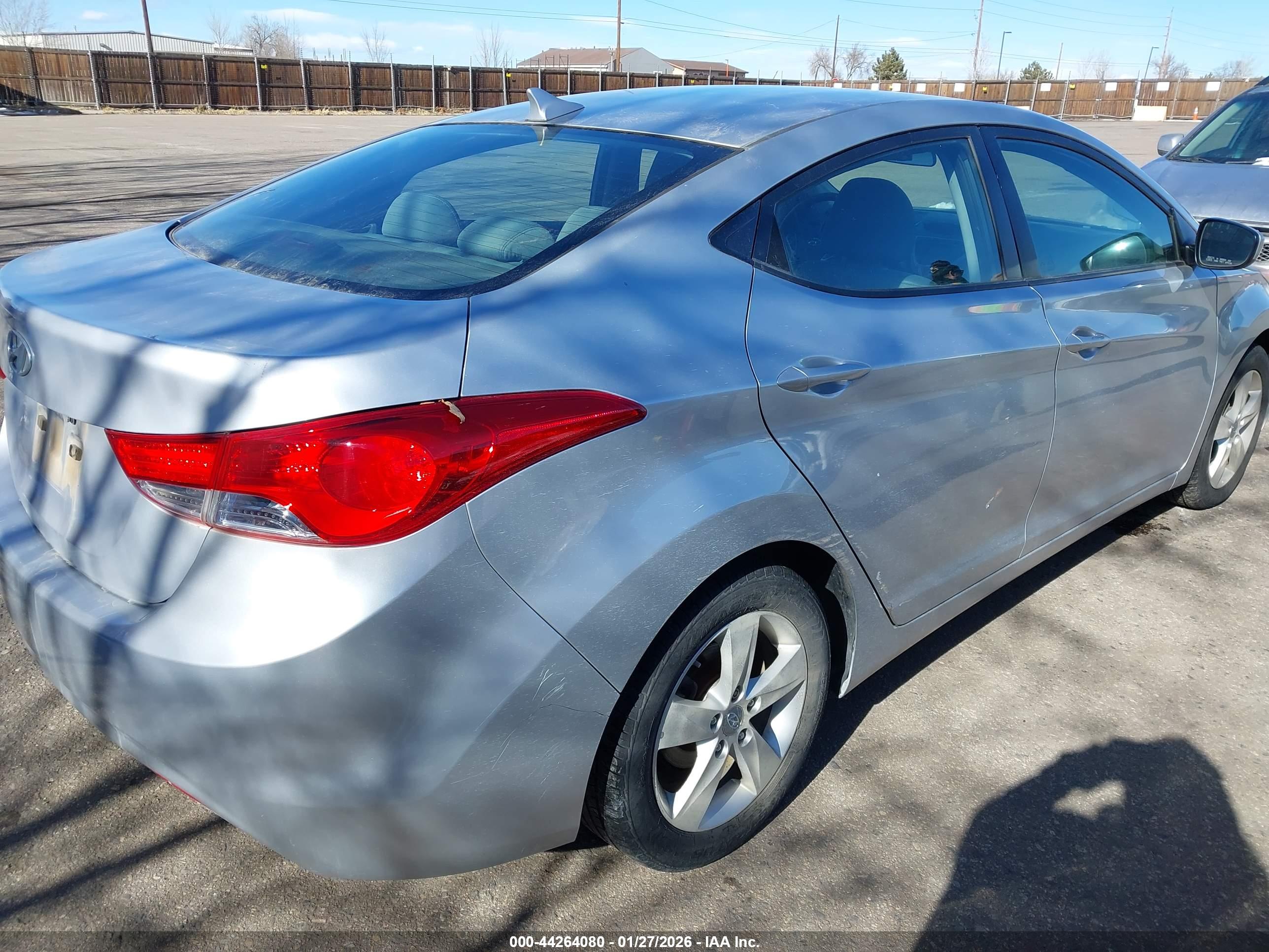 HYUNDAI ELANTRA image 4