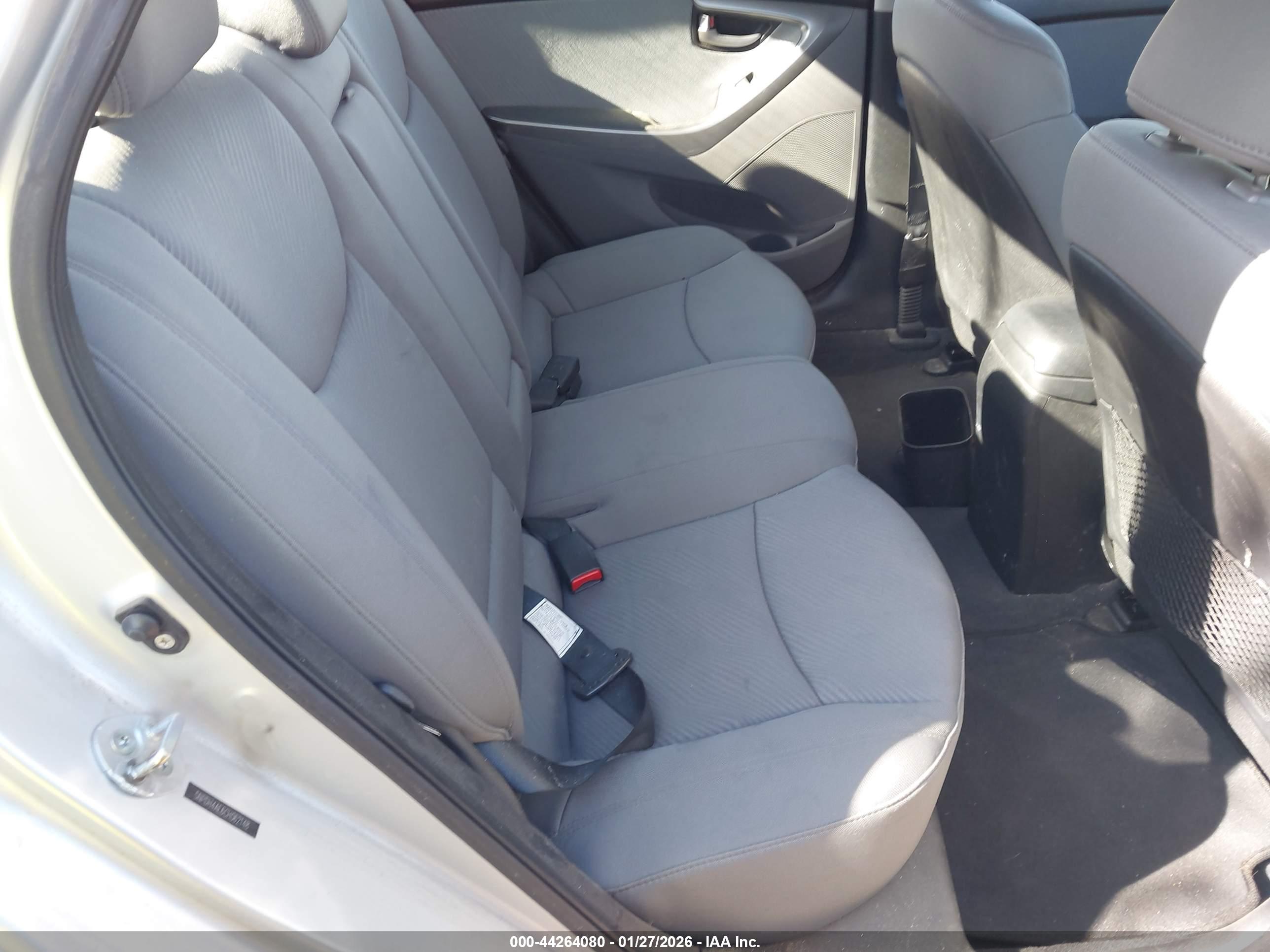 HYUNDAI ELANTRA image 8