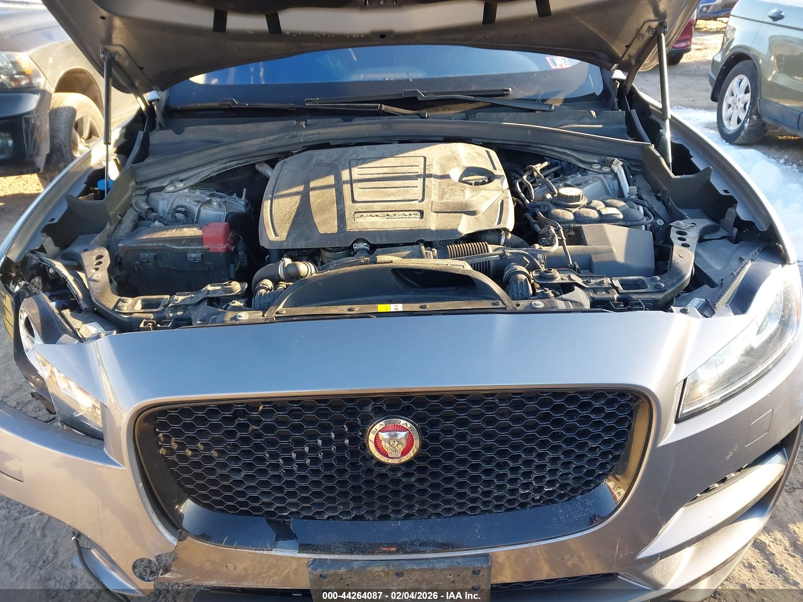 JAGUAR F-PACE image 10