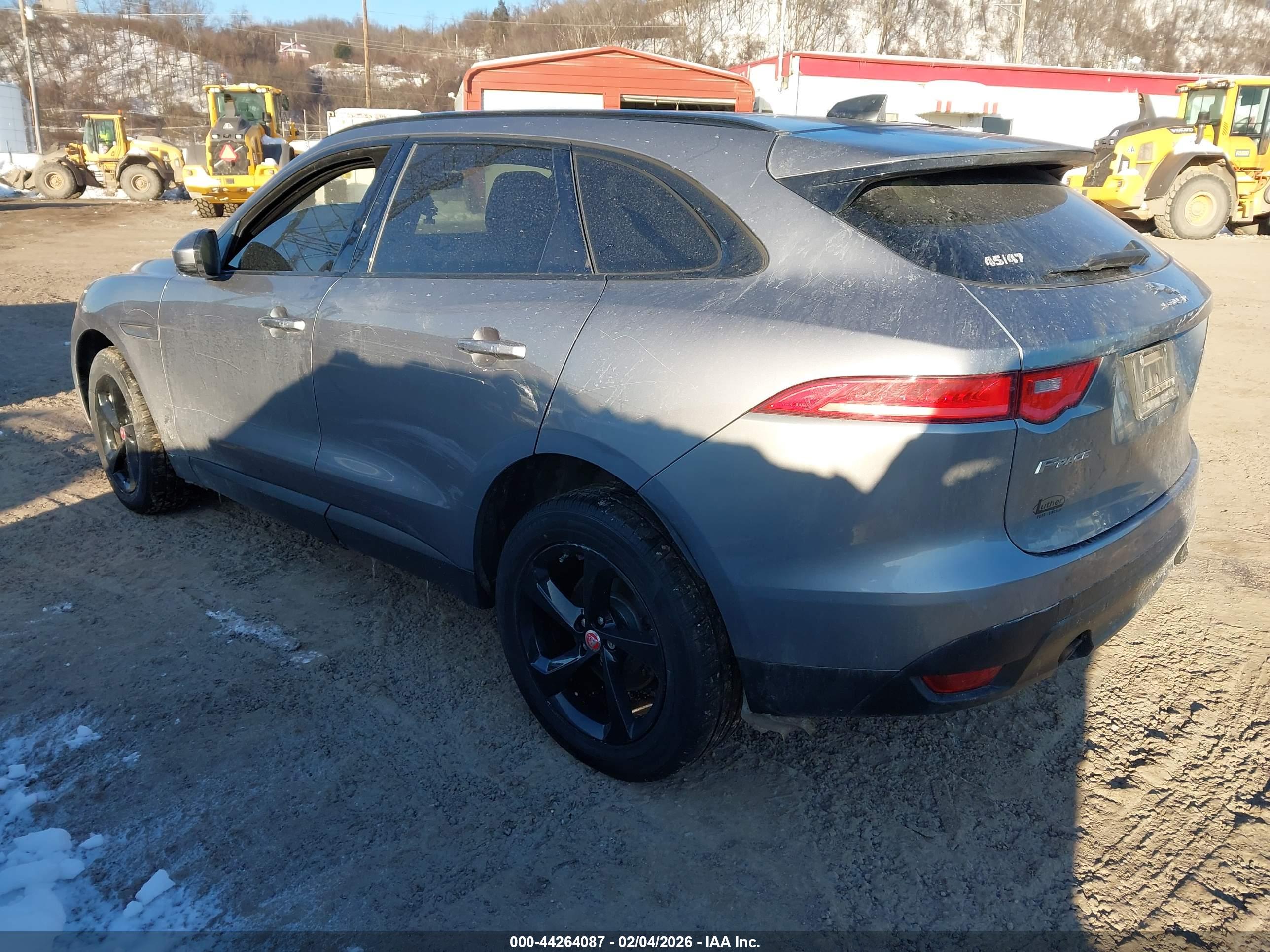 JAGUAR F-PACE image 3