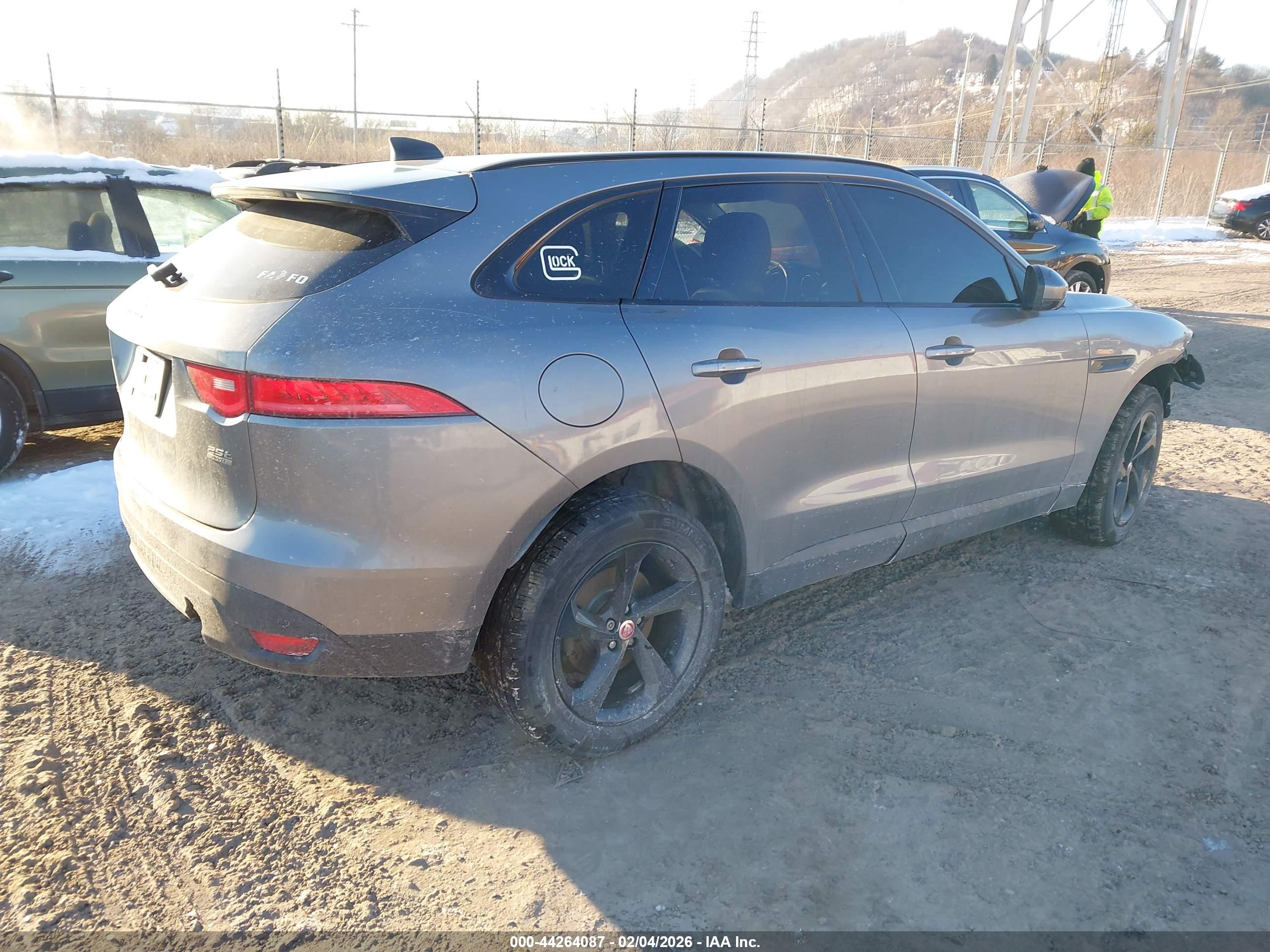 JAGUAR F-PACE image 4