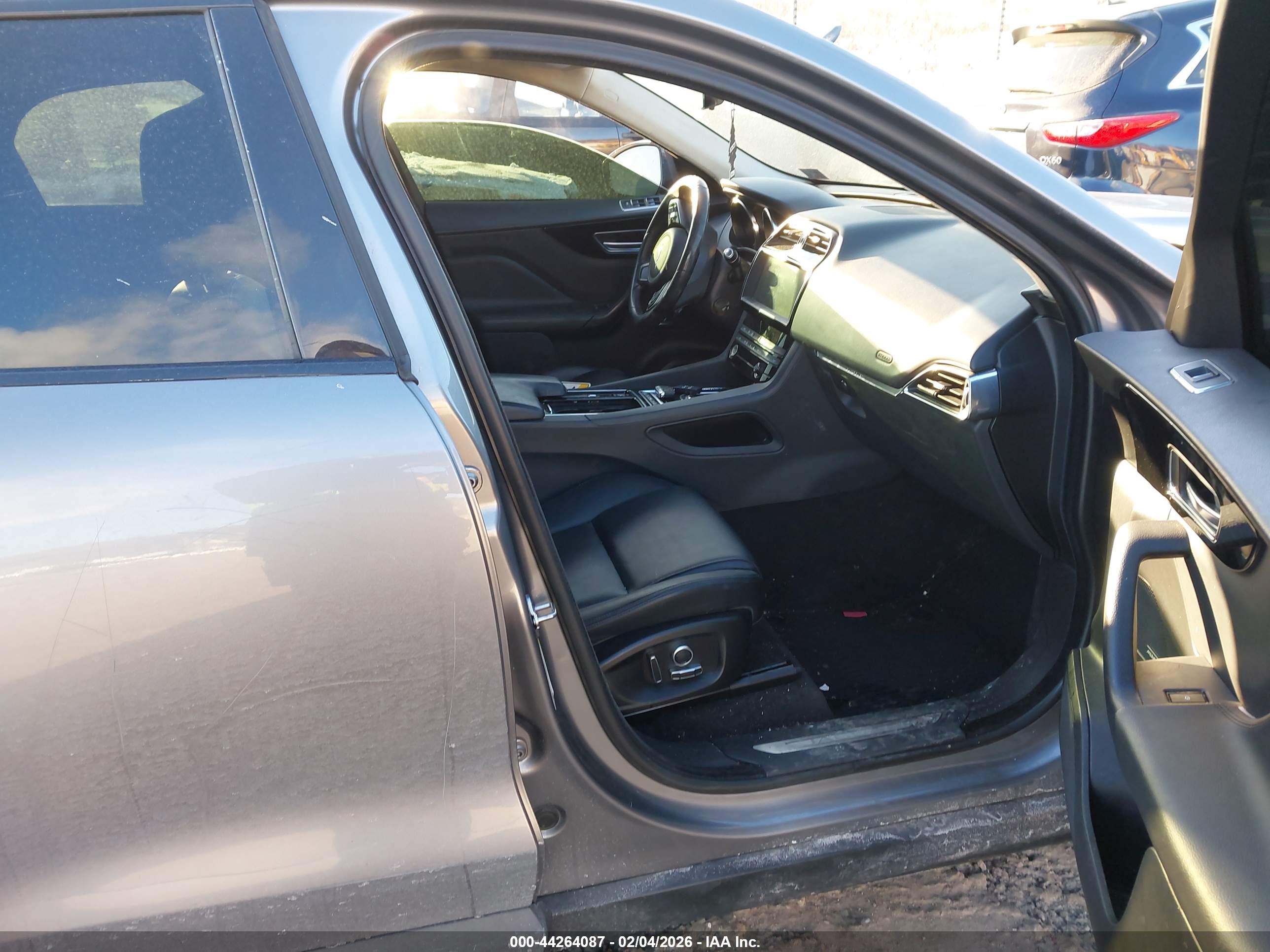JAGUAR F-PACE image 5