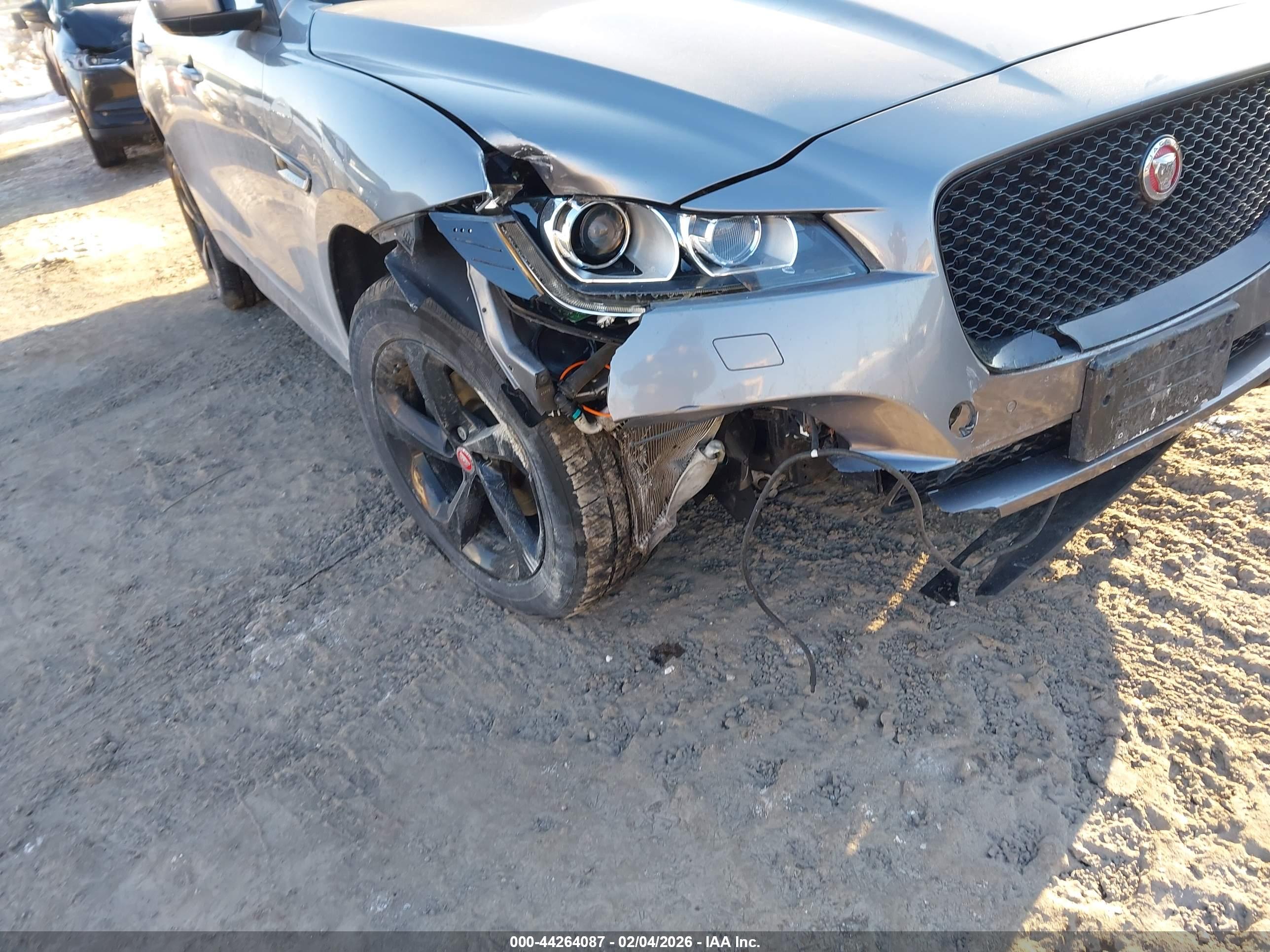 JAGUAR F-PACE image 6