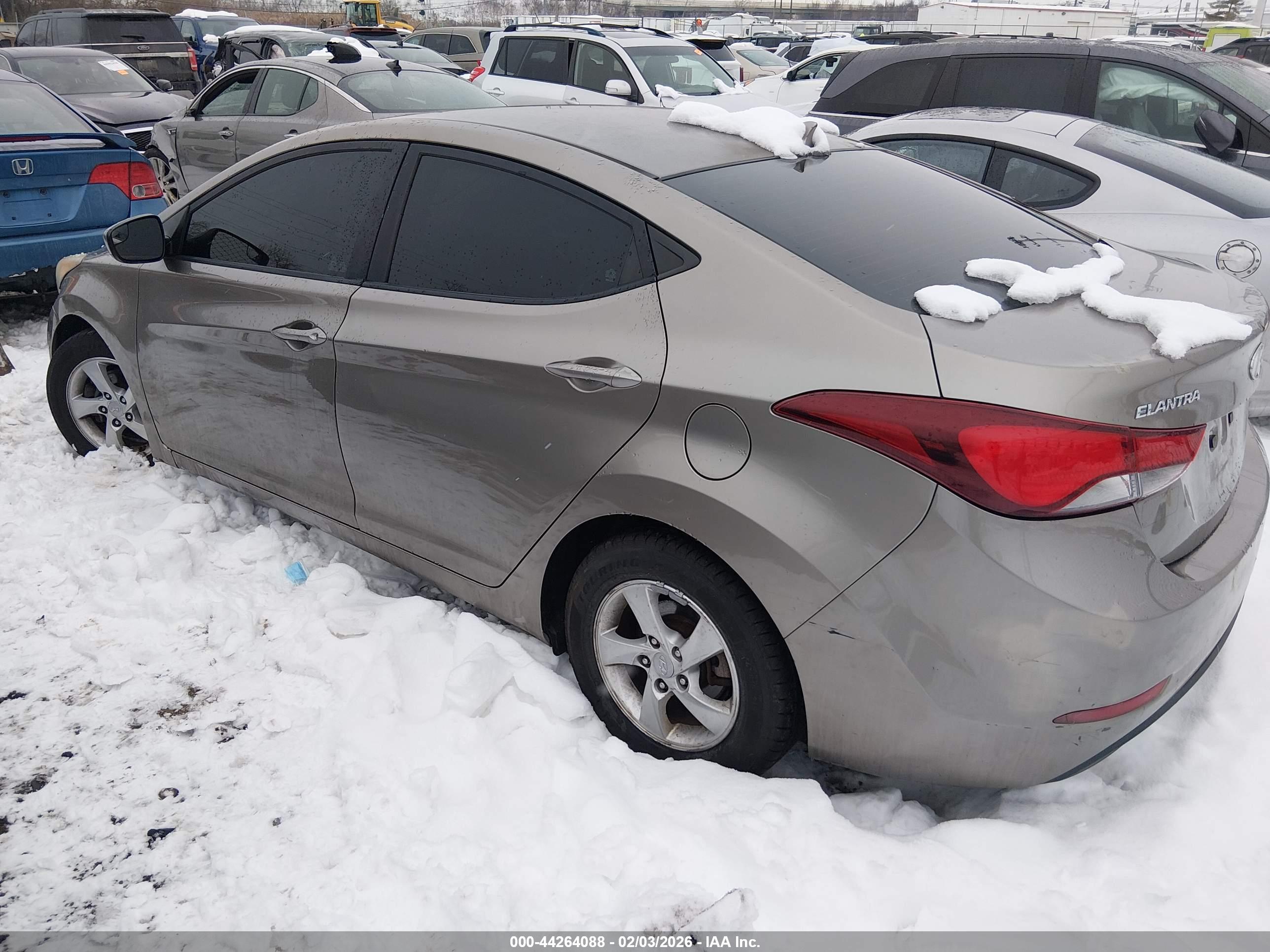 HYUNDAI ELANTRA image 3