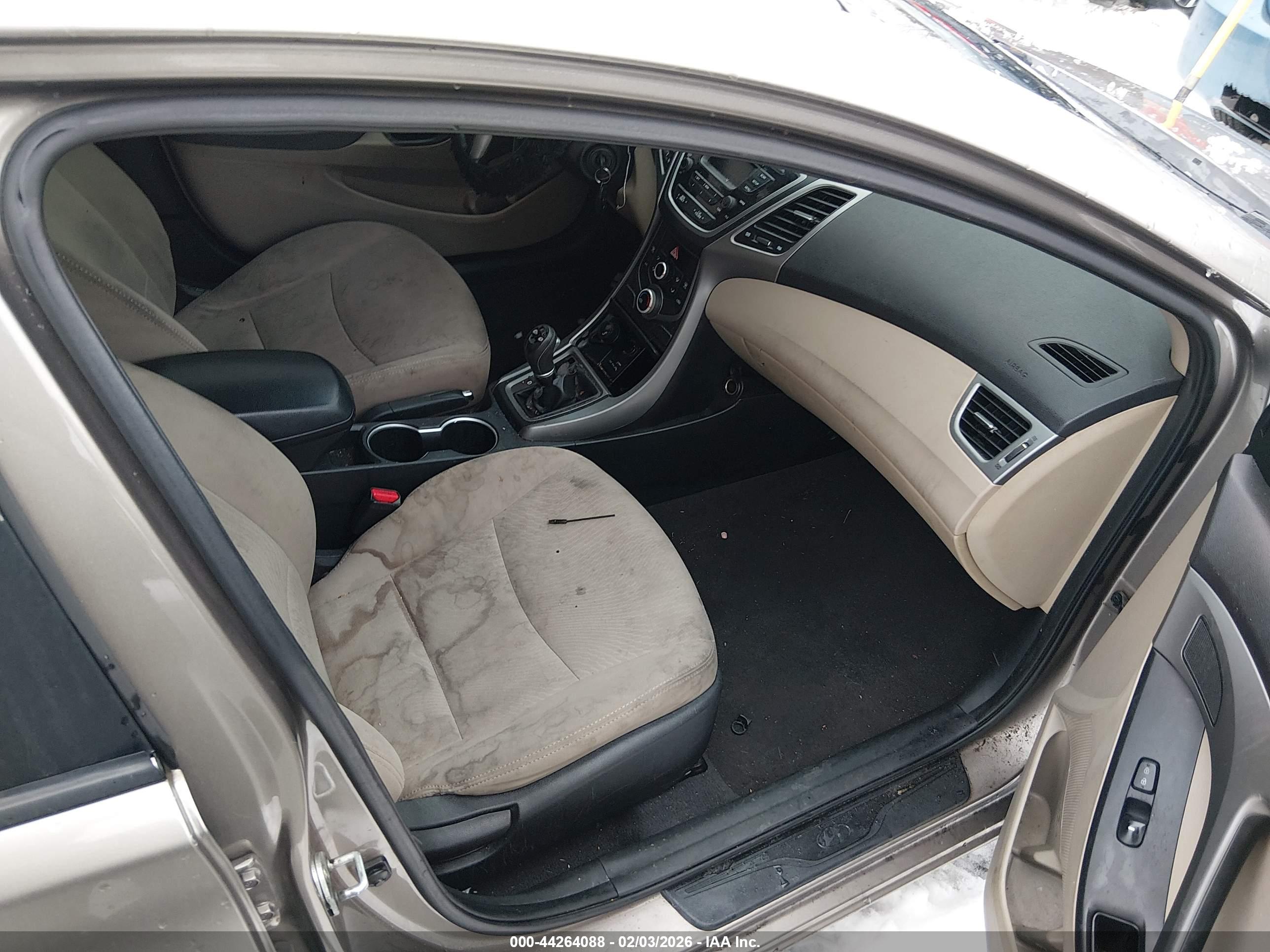 HYUNDAI ELANTRA image 5