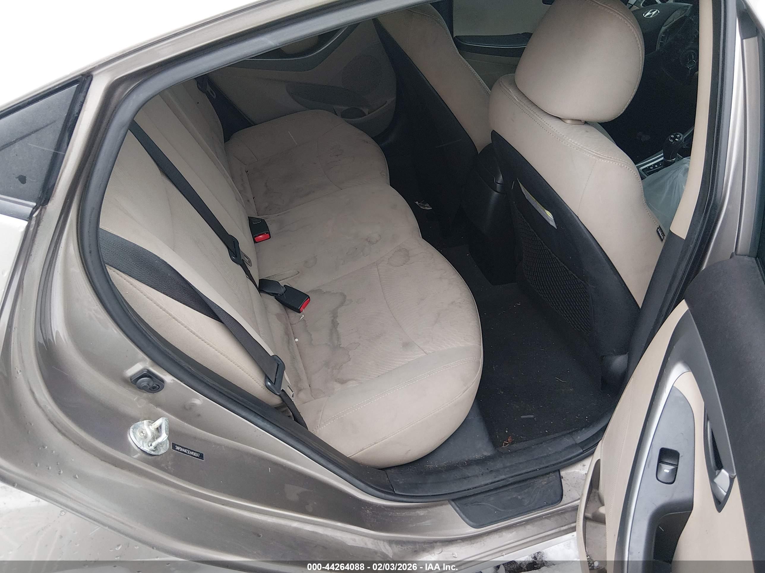 HYUNDAI ELANTRA image 8