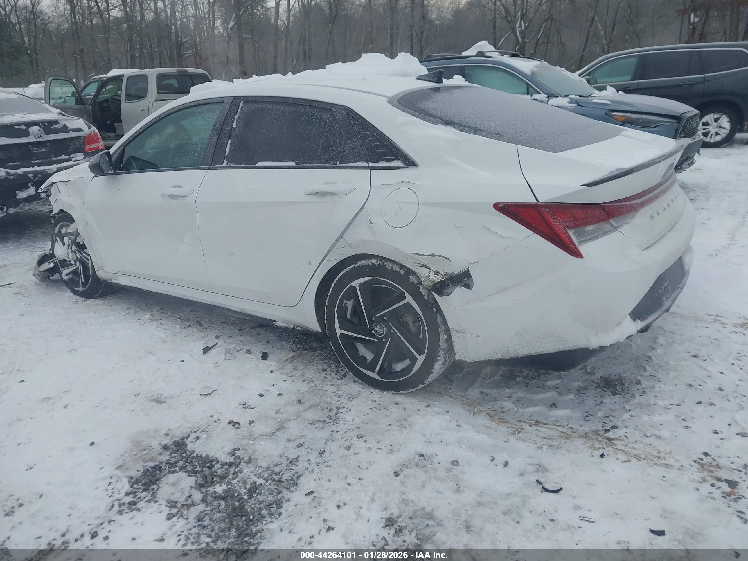 HYUNDAI ELANTRA image 3