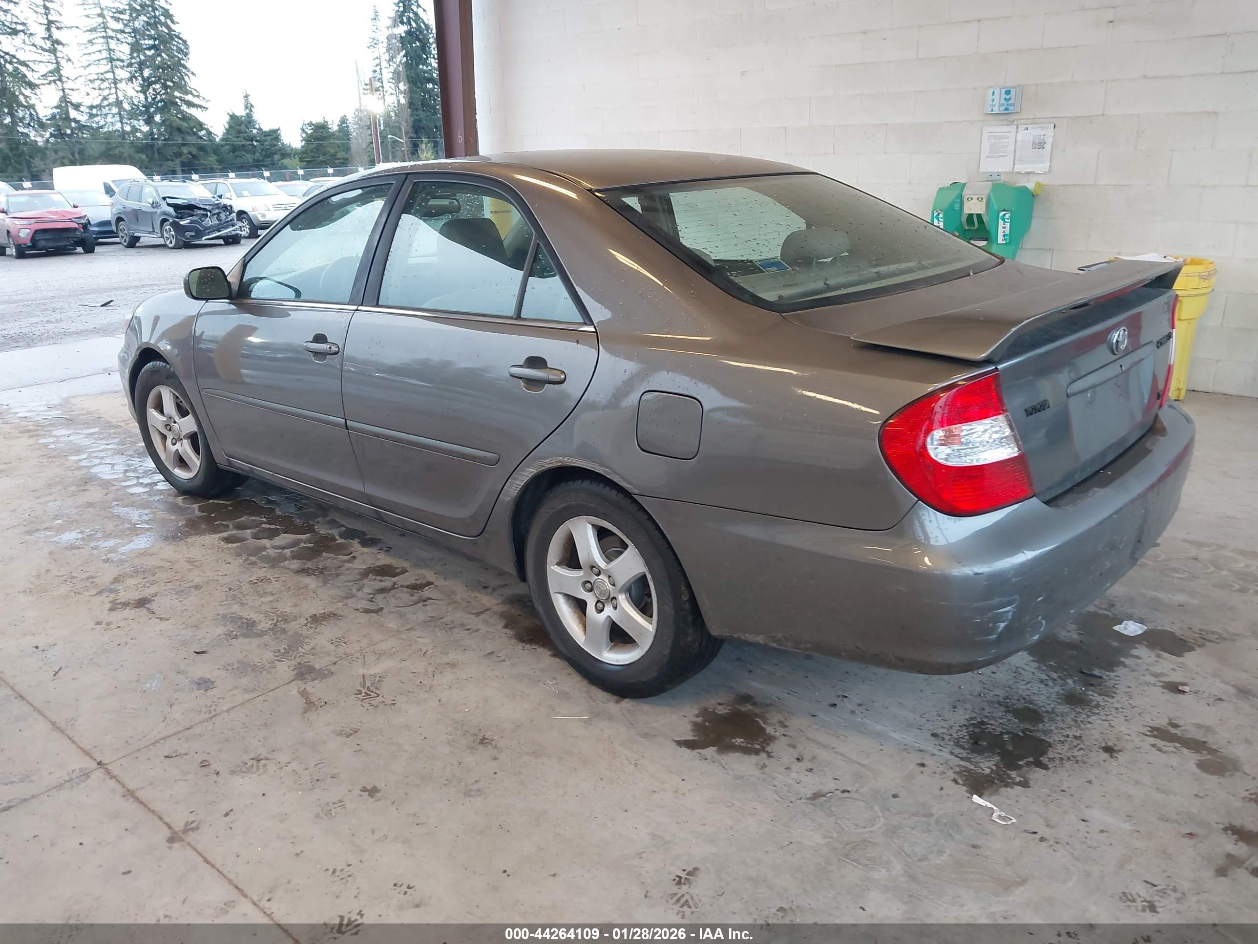 TOYOTA CAMRY image 3