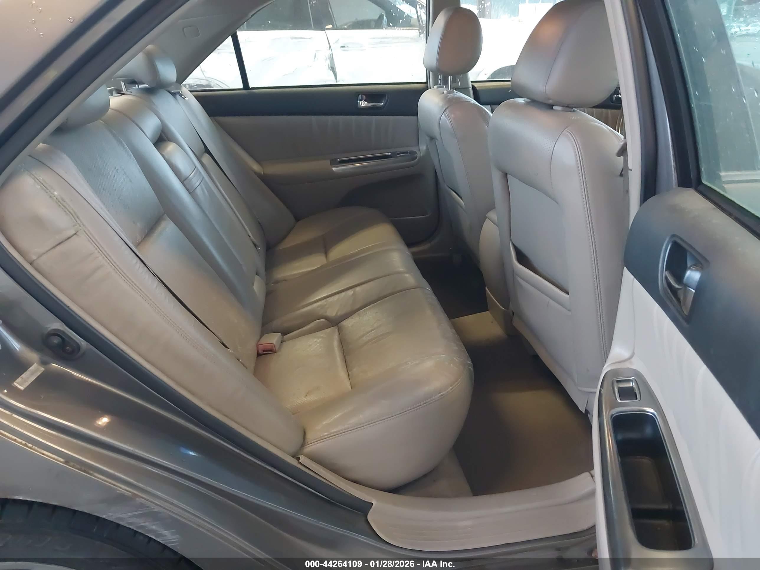 TOYOTA CAMRY image 8