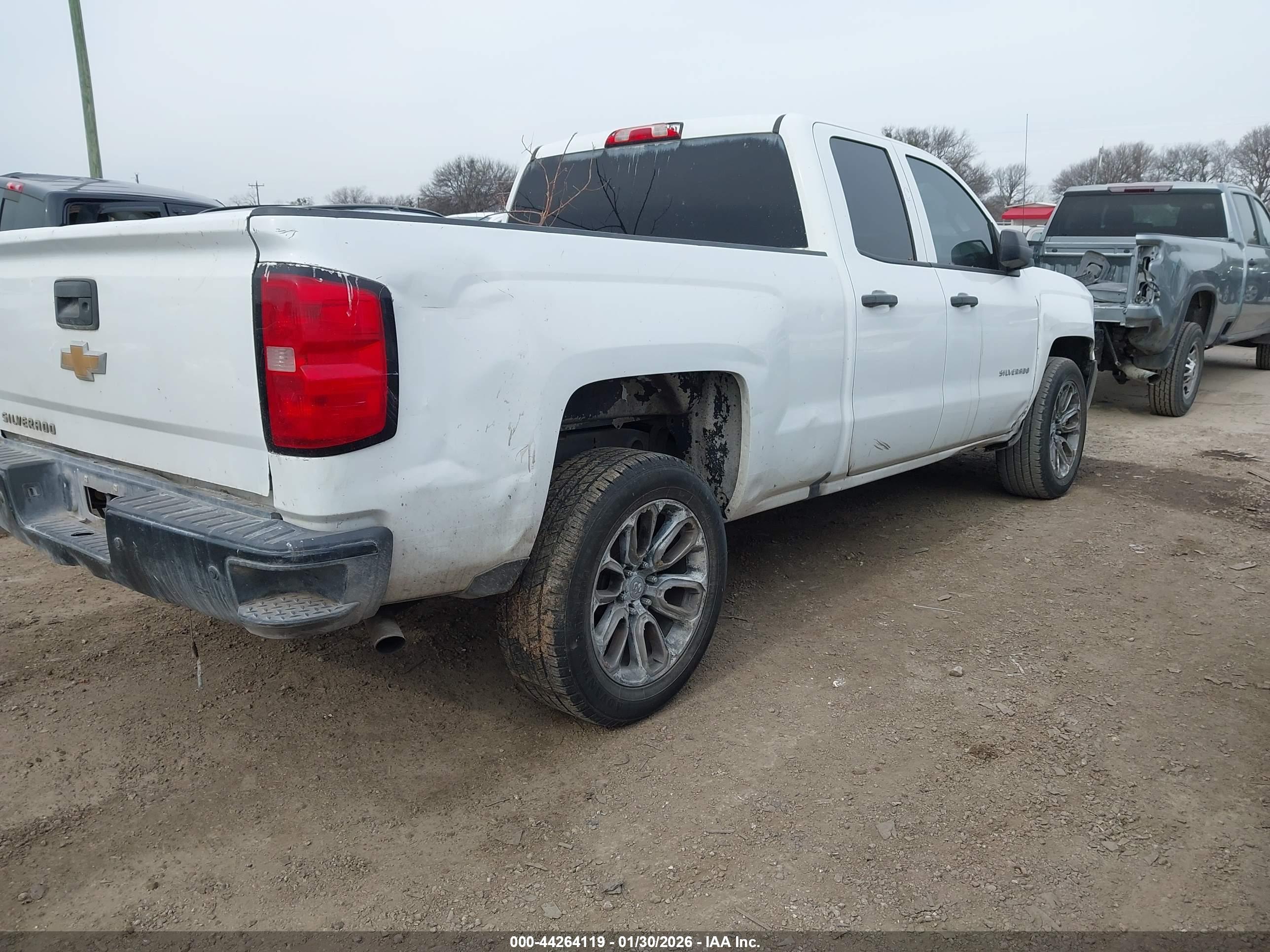 CHEVROLET SILVERADO image 4