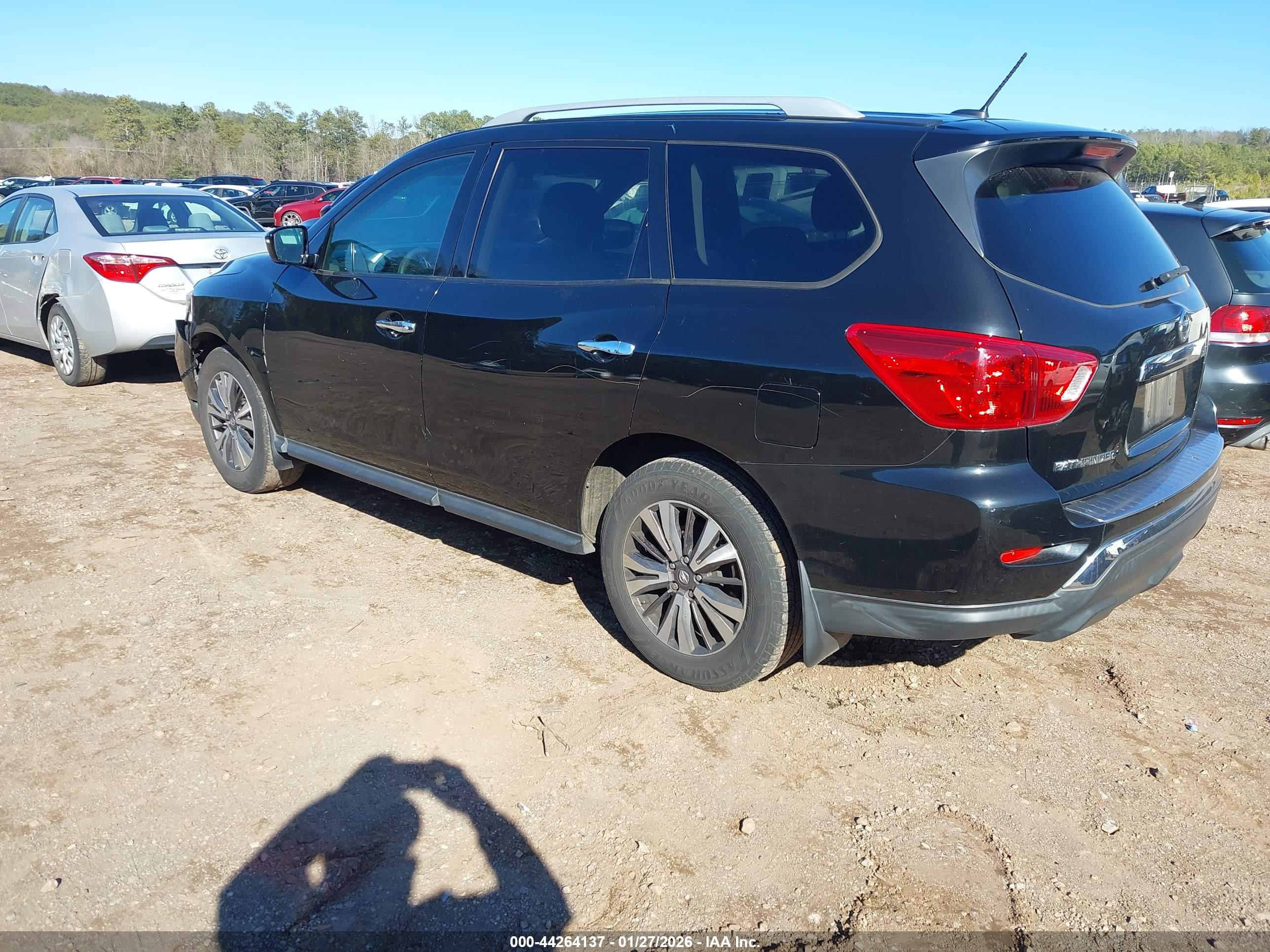 NISSAN PATHFINDER image 3