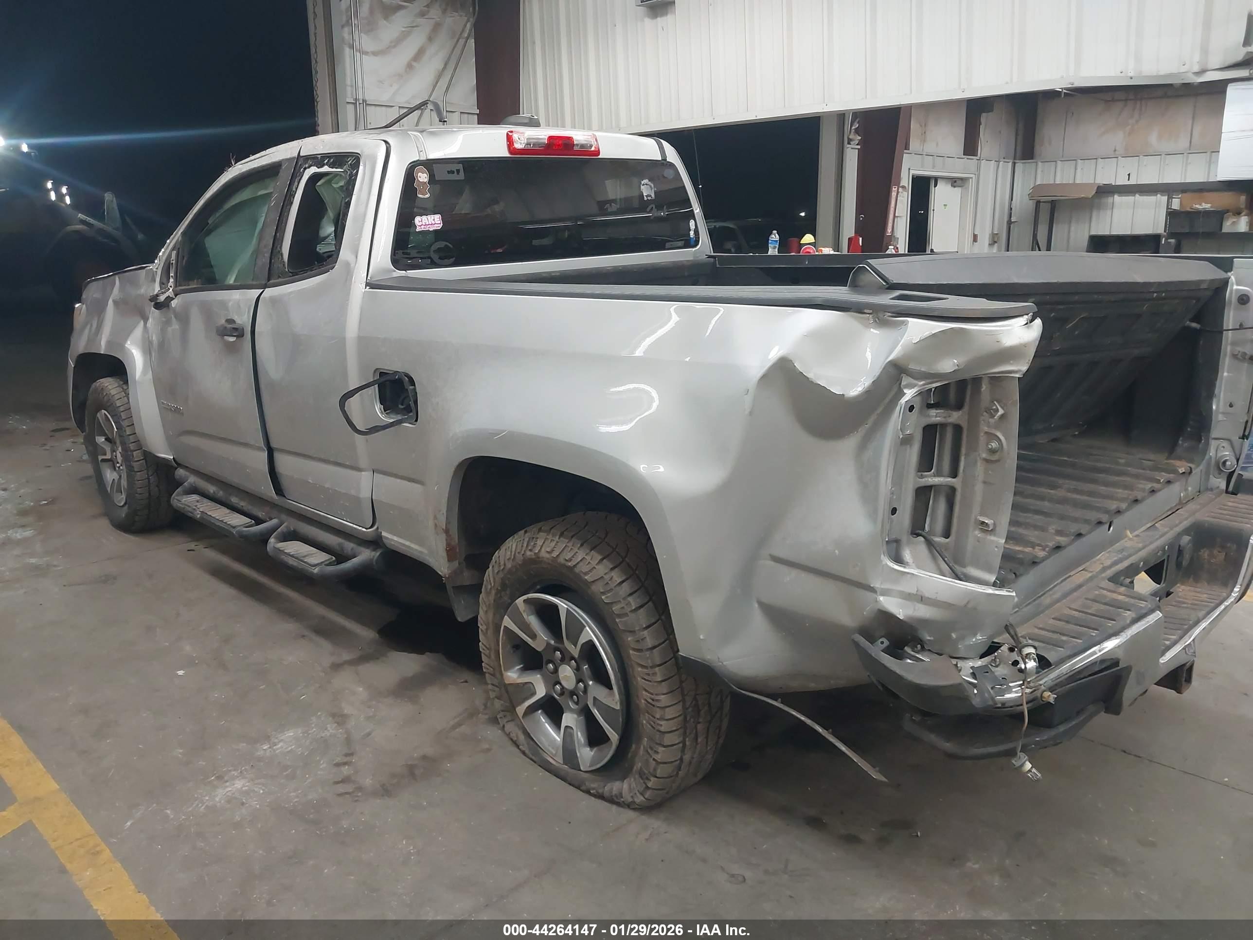 CHEVROLET COLORADO image 3