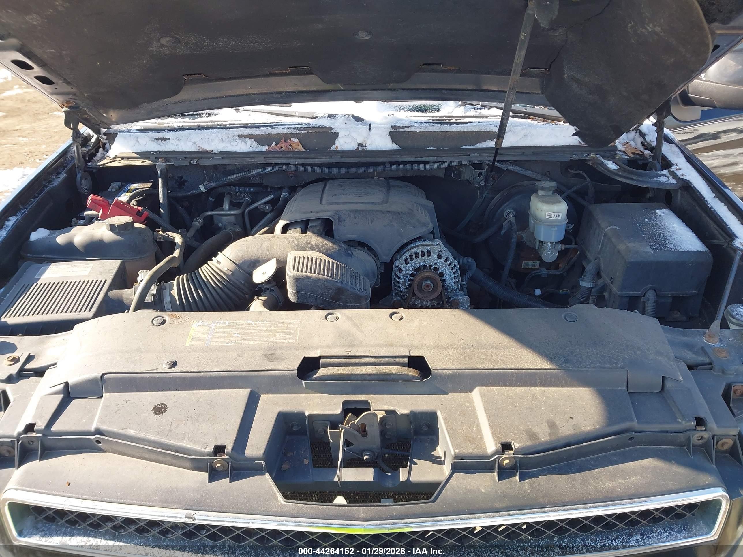 CHEVROLET SUBURBAN image 10