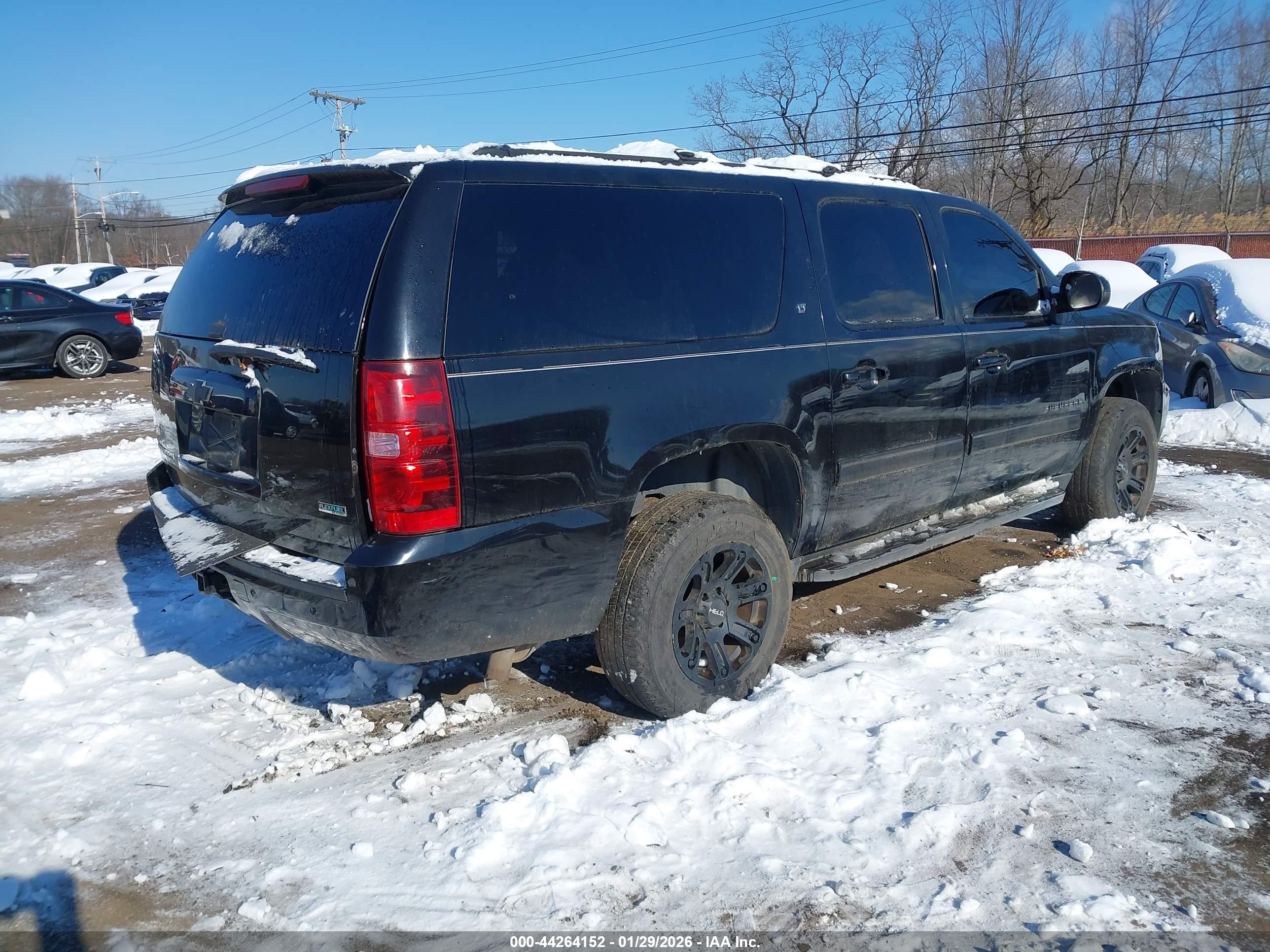CHEVROLET SUBURBAN image 4