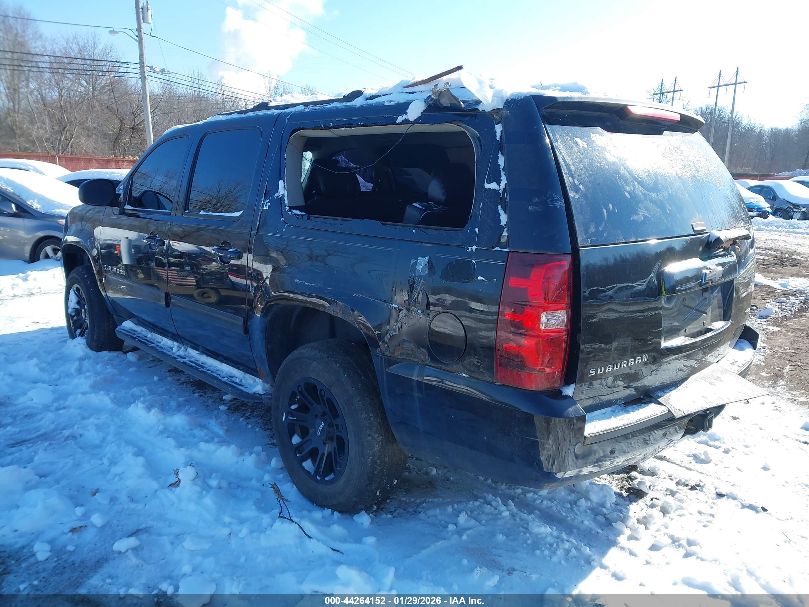 CHEVROLET SUBURBAN image 6