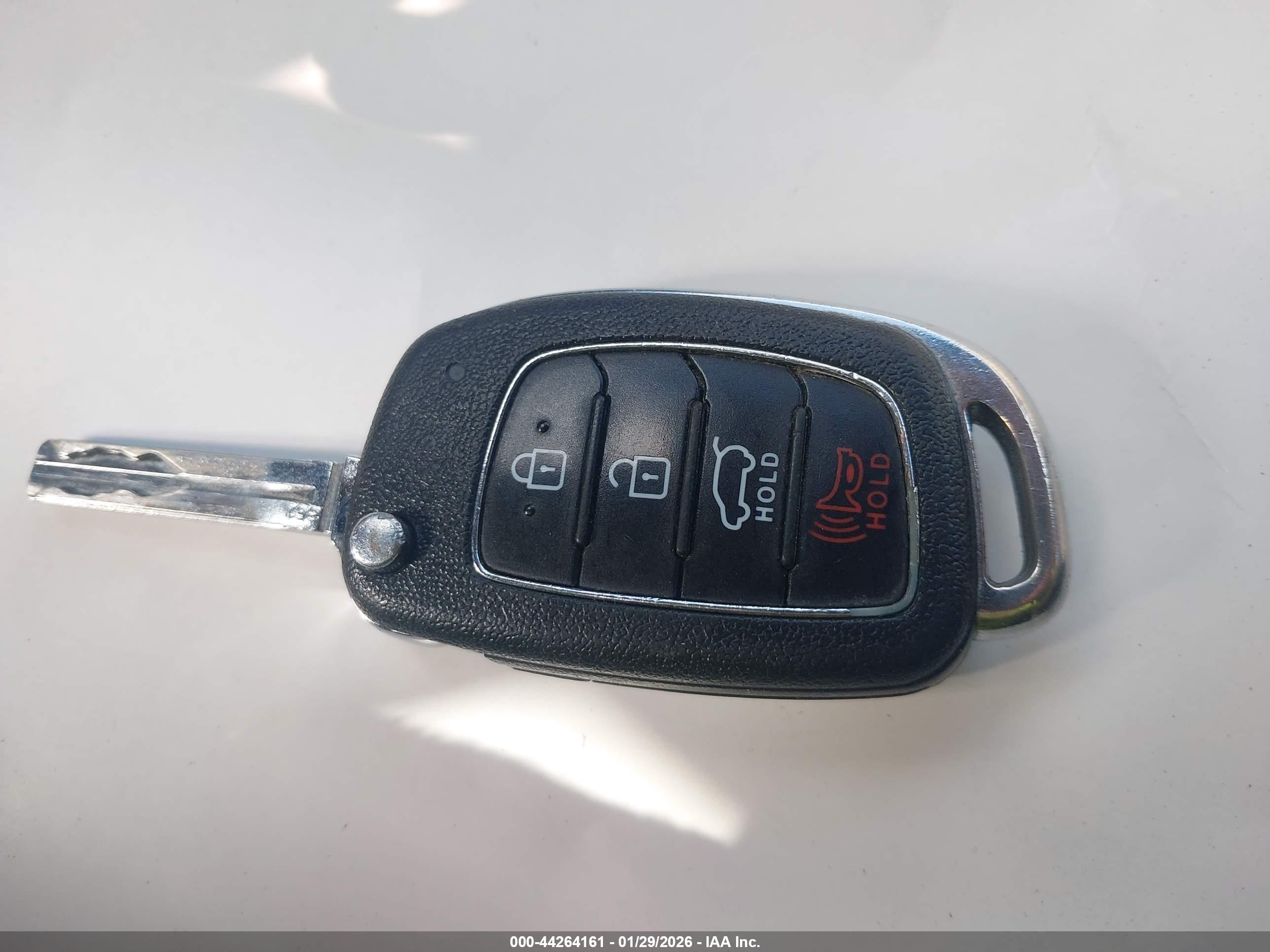HYUNDAI TUCSON image 11