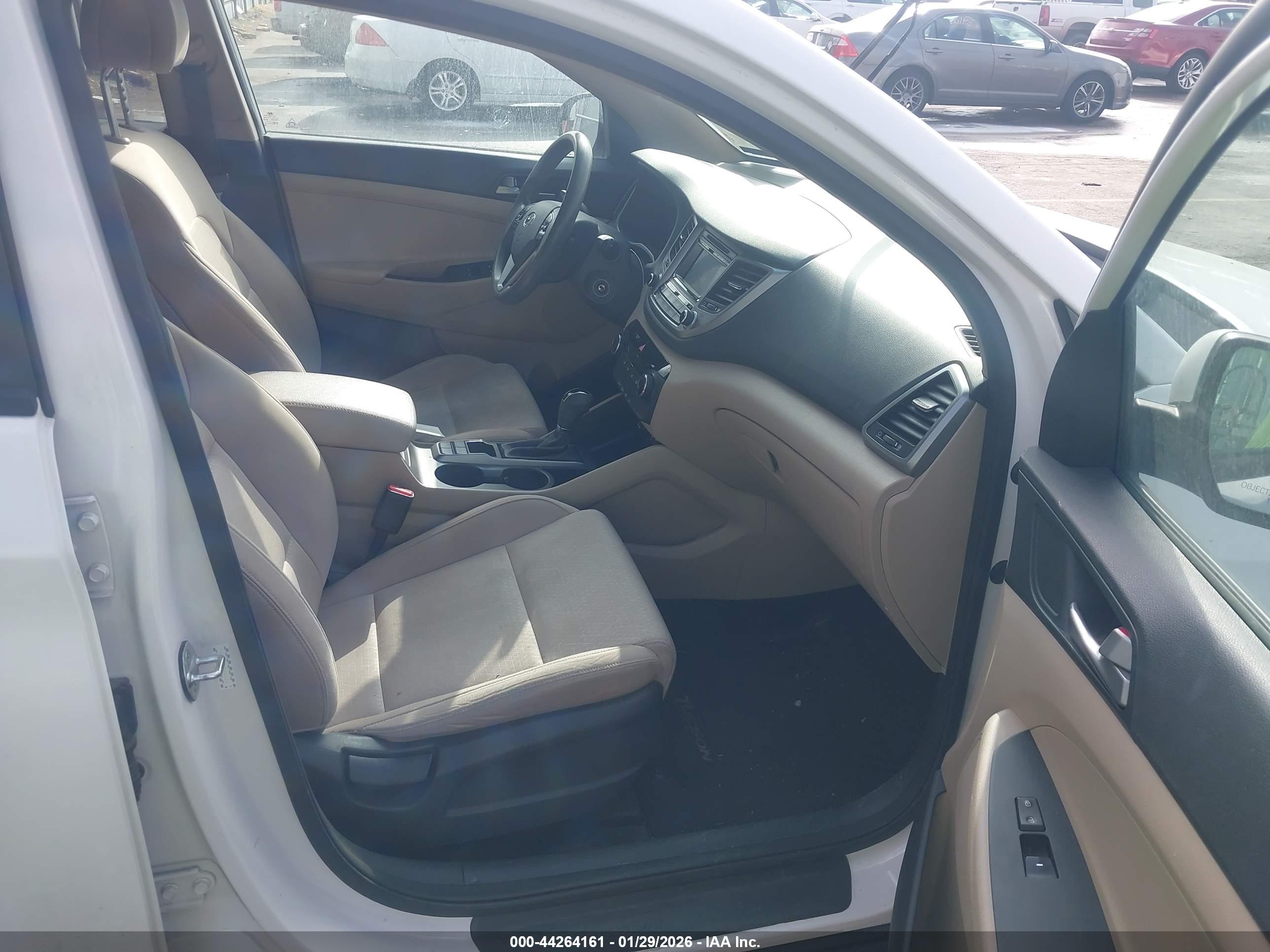 HYUNDAI TUCSON image 5