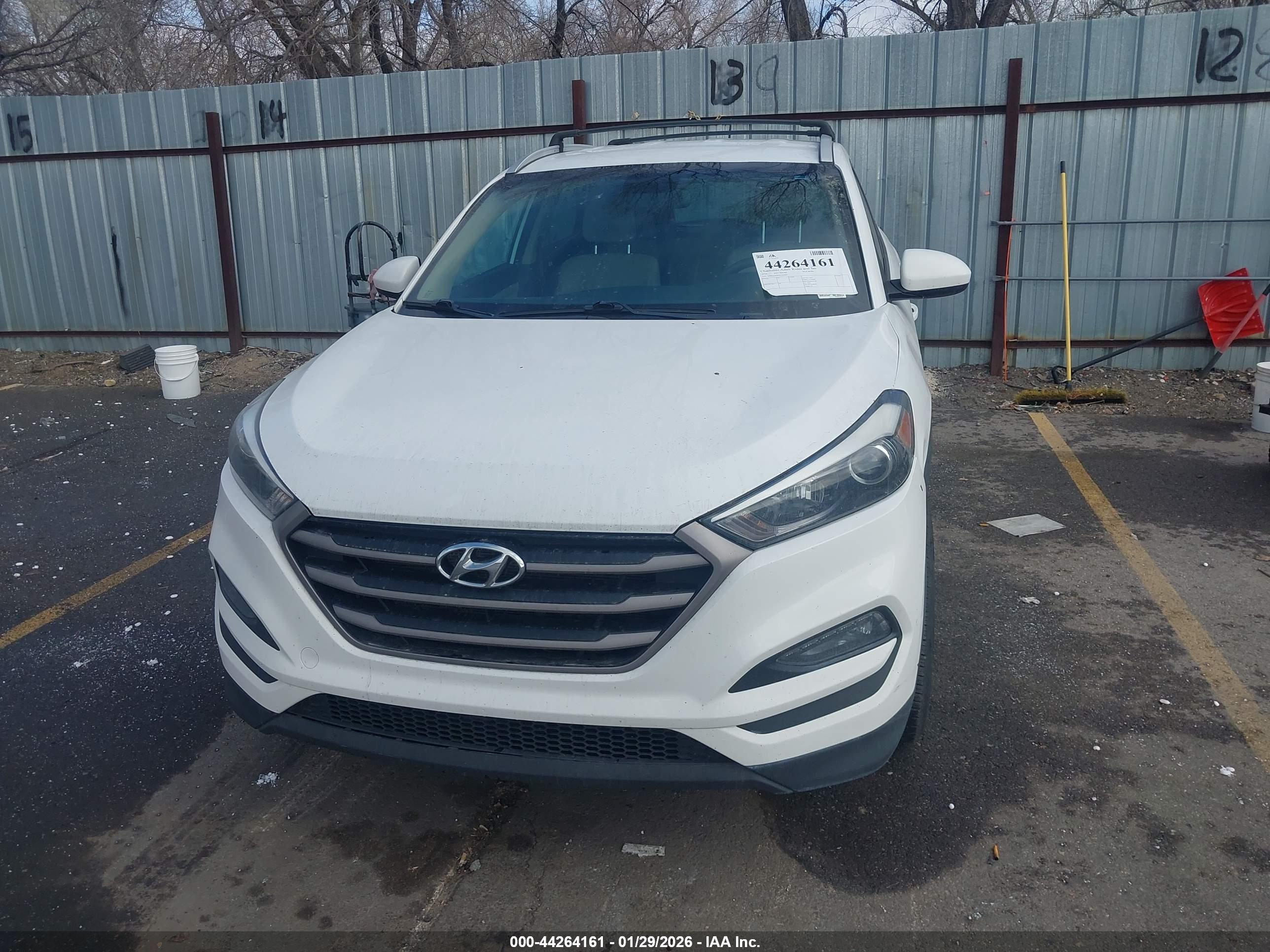 HYUNDAI TUCSON image 6
