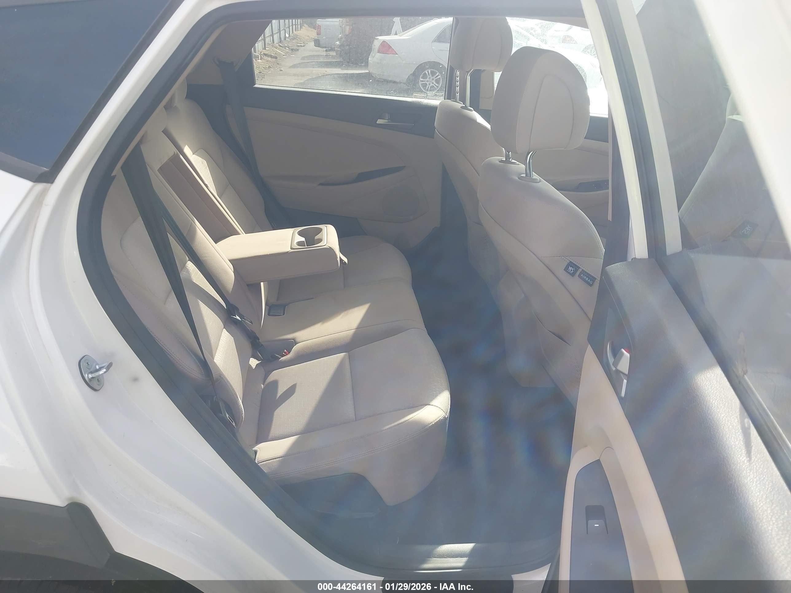 HYUNDAI TUCSON image 8