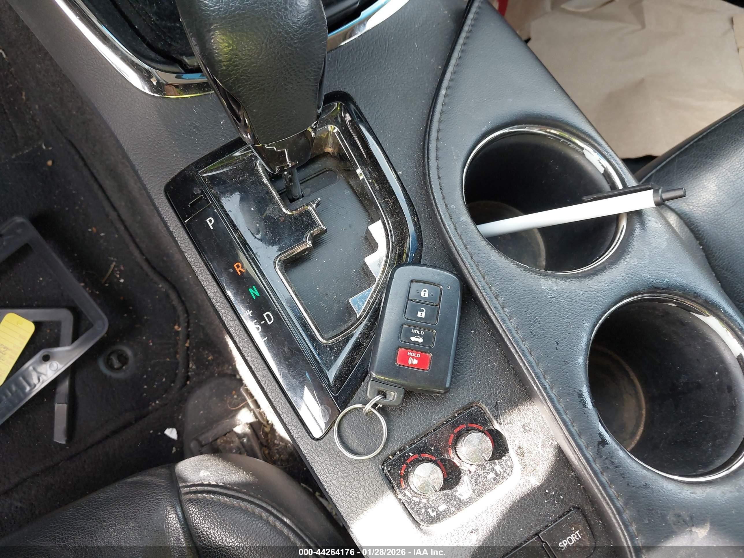 TOYOTA AVALON image 11