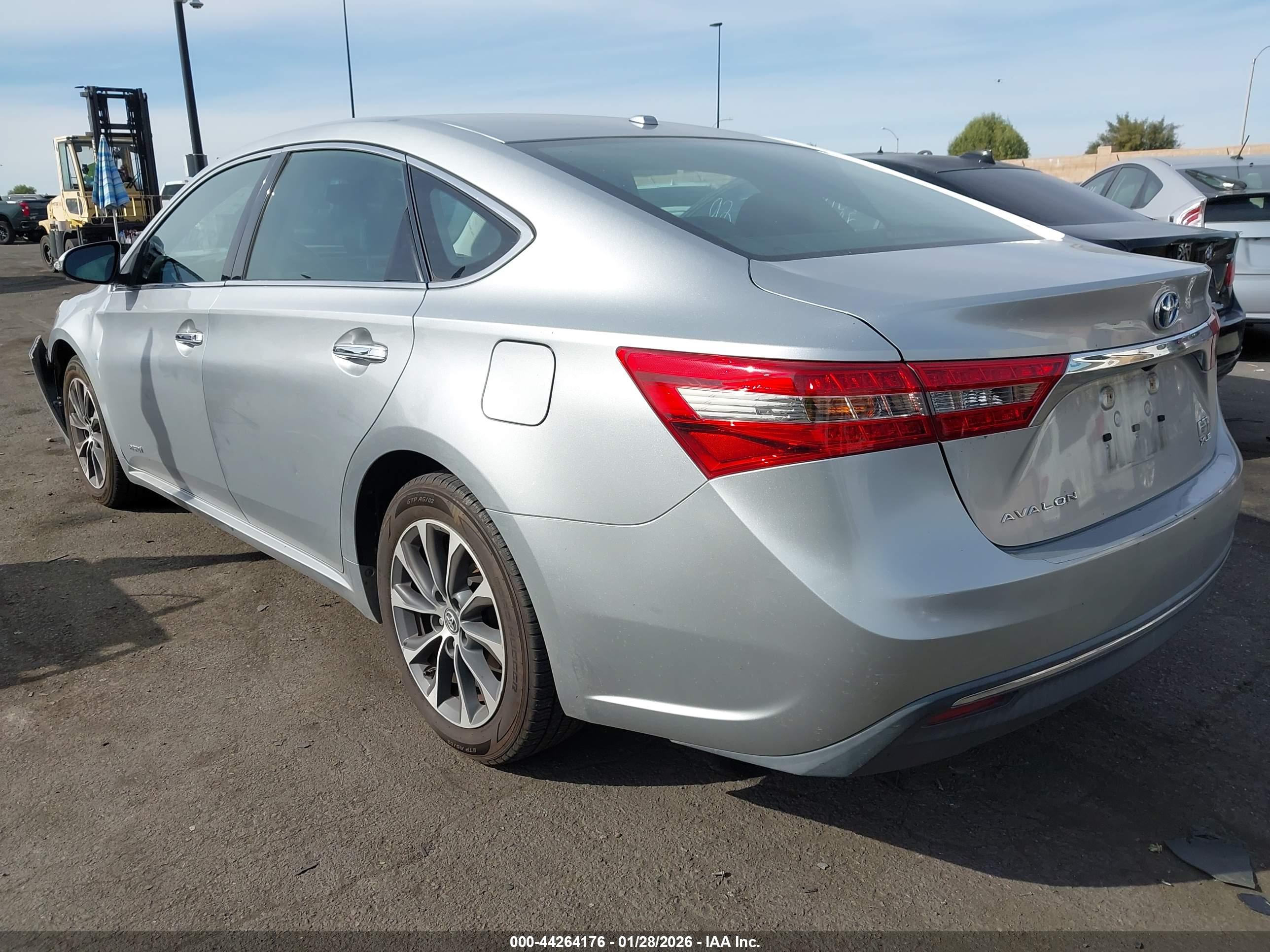 TOYOTA AVALON image 3