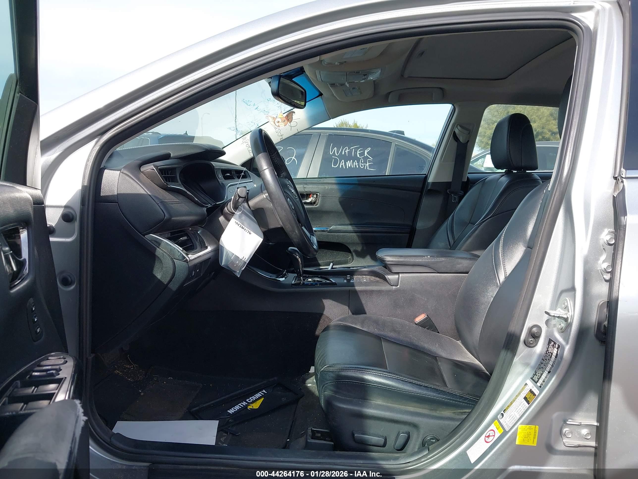 TOYOTA AVALON image 5