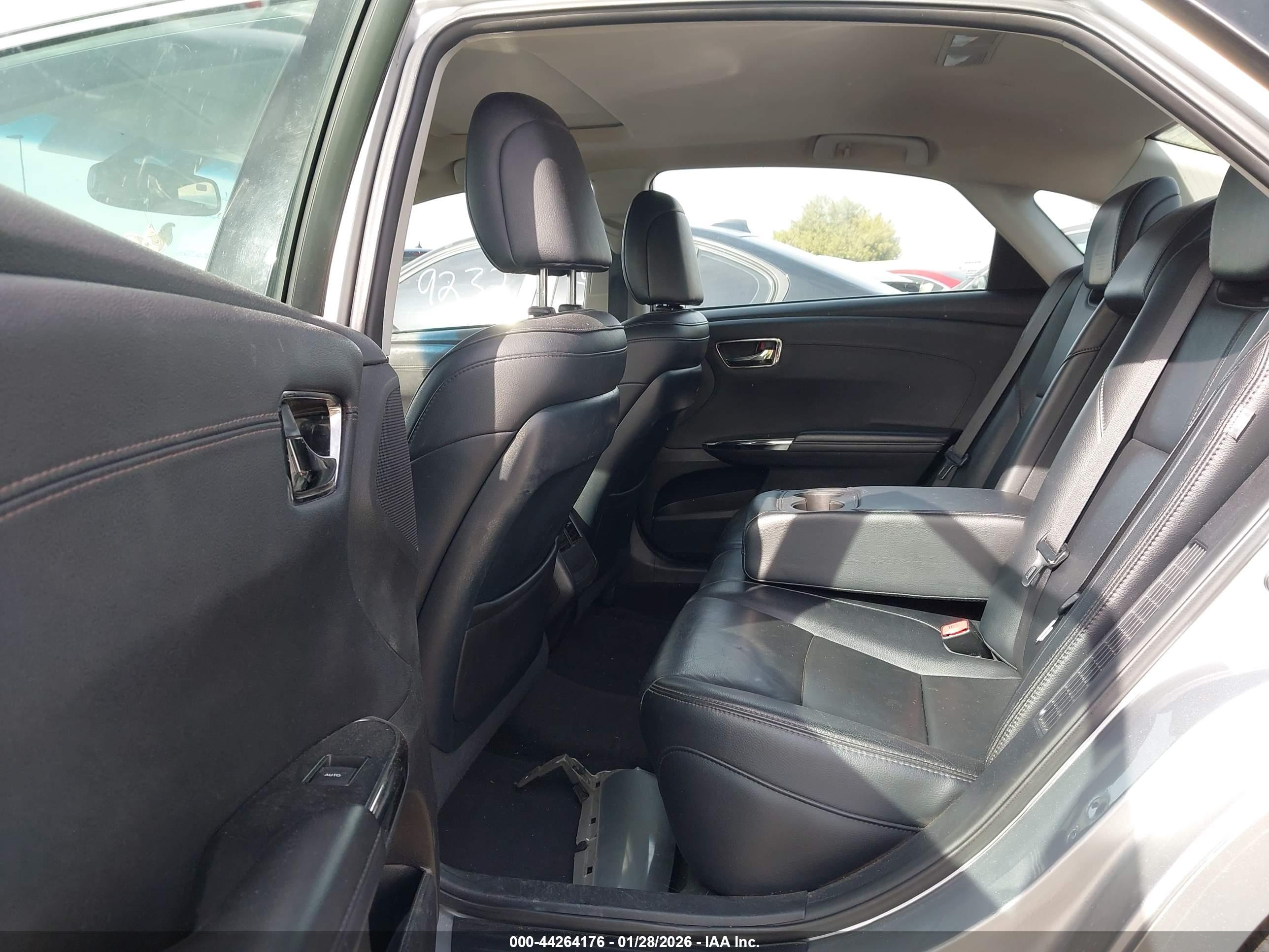 TOYOTA AVALON image 8