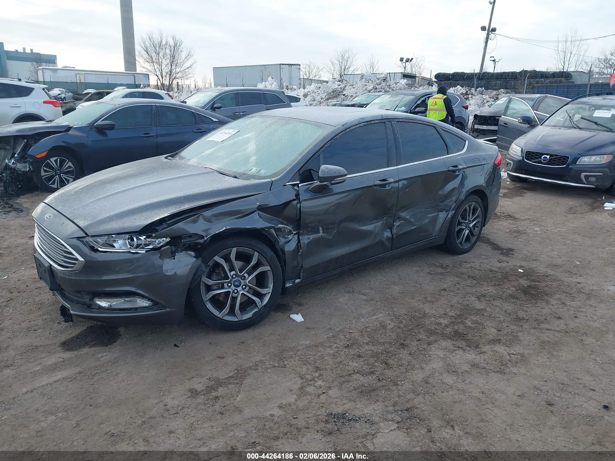 FORD FUSION image 2