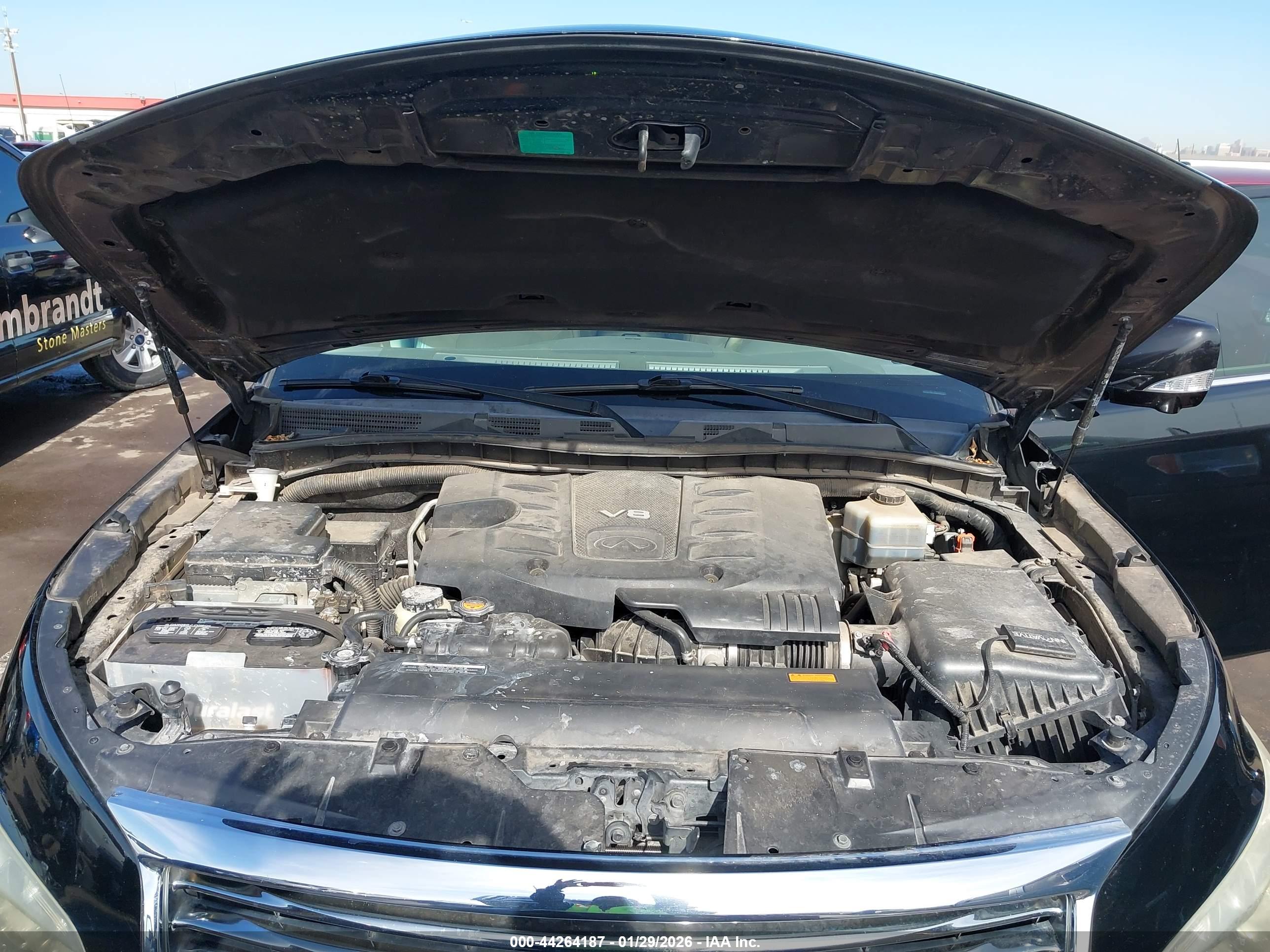 INFINITI QX56 image 10