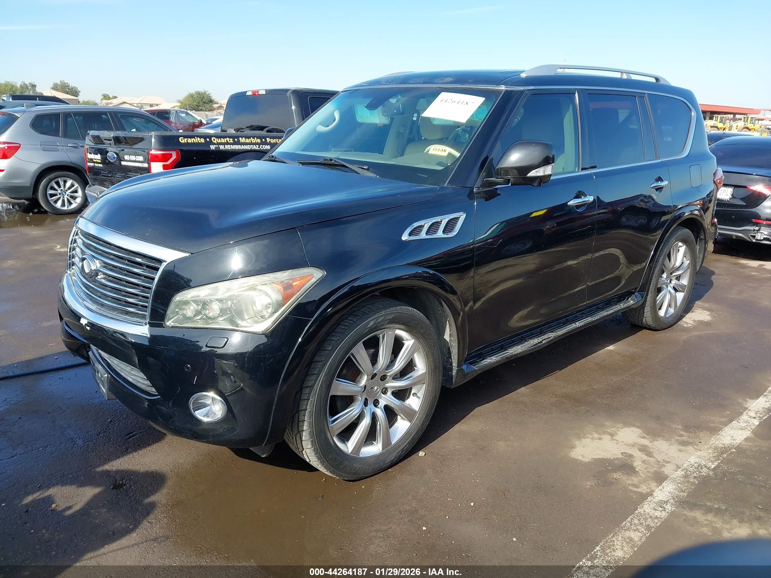 INFINITI QX56 image 2