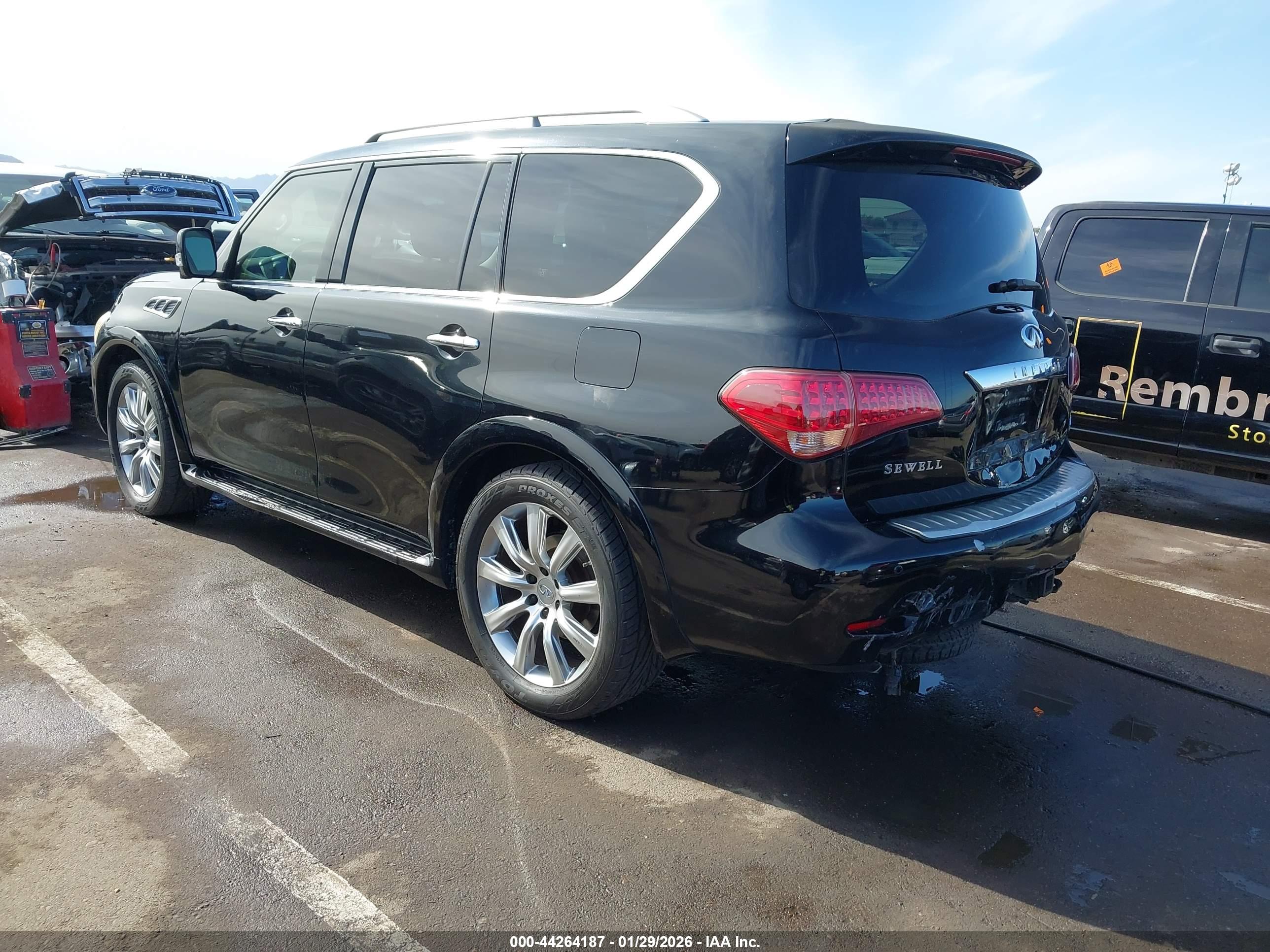 INFINITI QX56 image 3