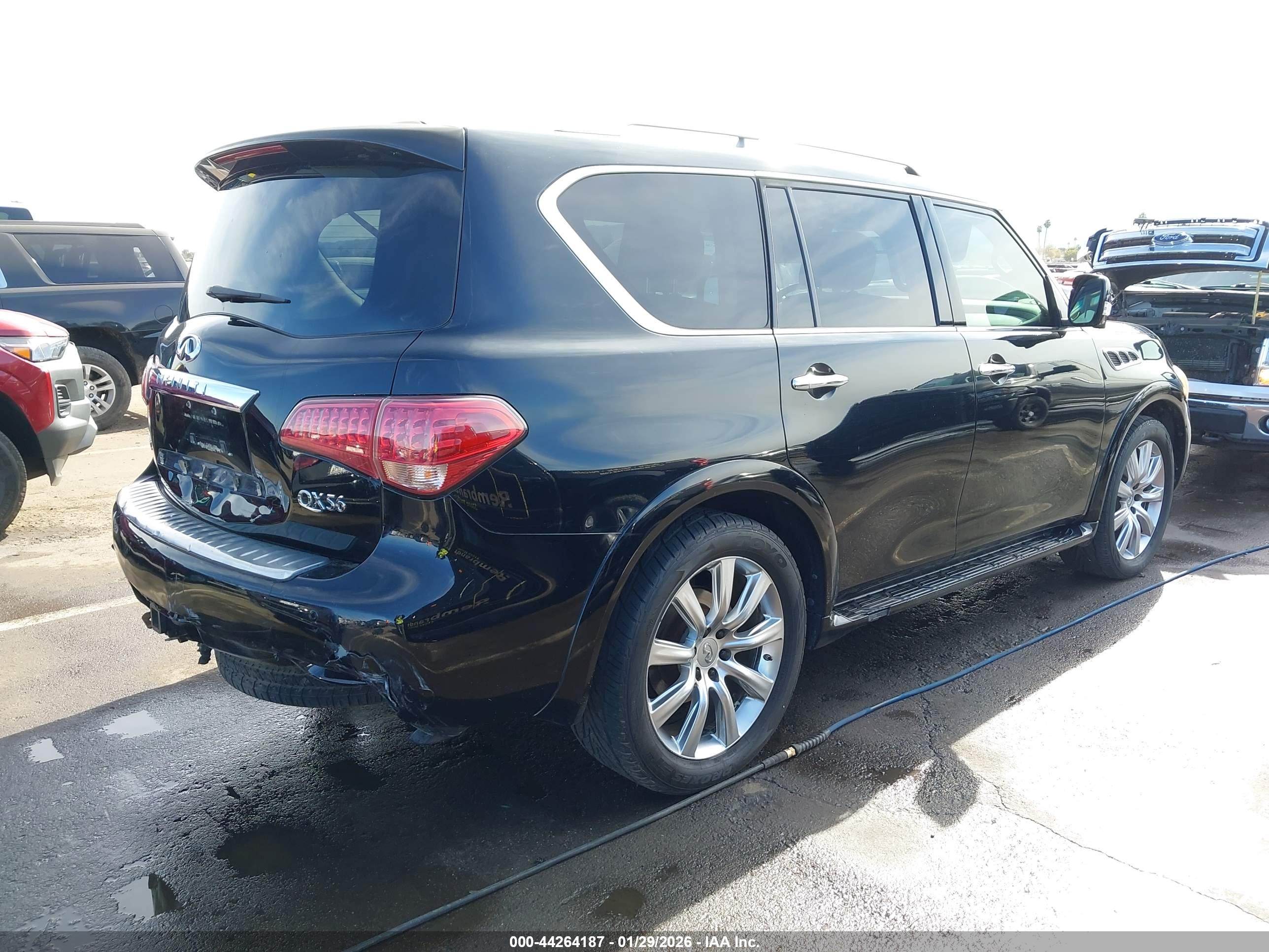 INFINITI QX56 image 4