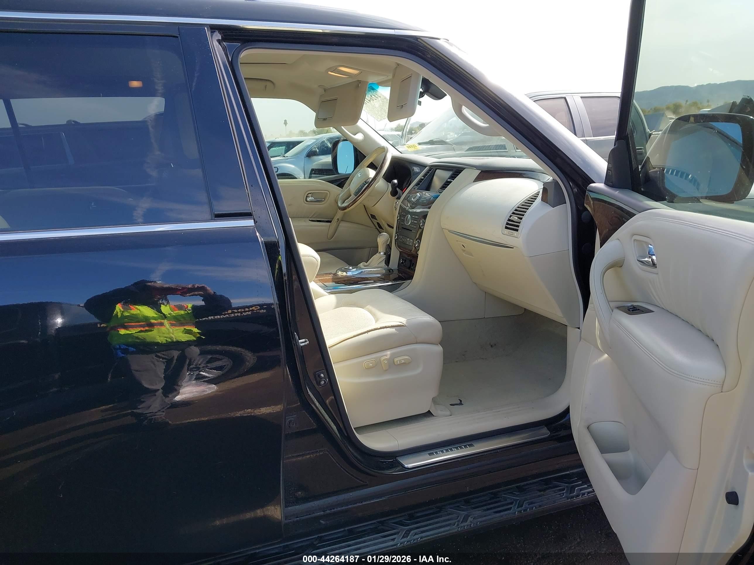 INFINITI QX56 image 5