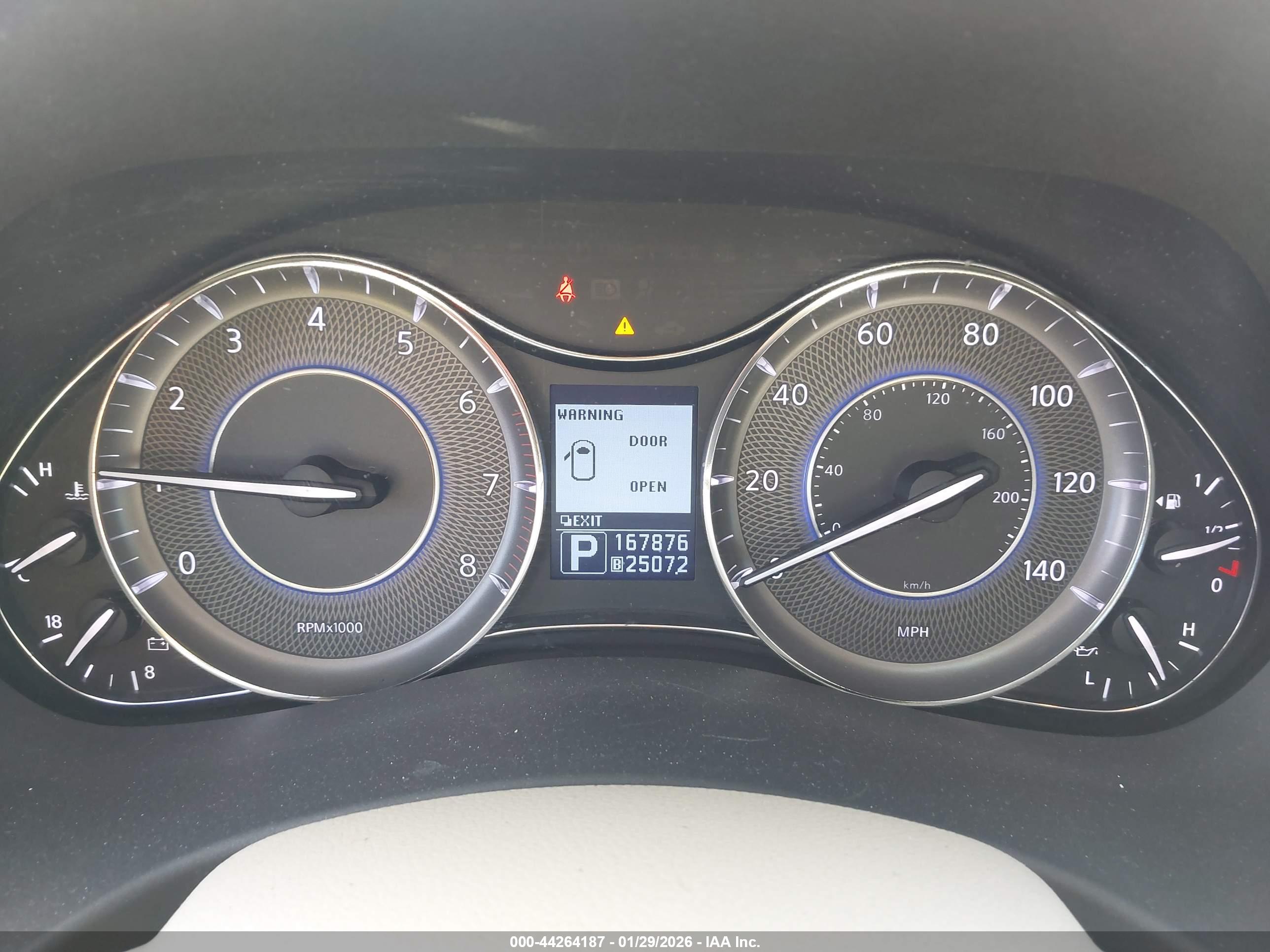 INFINITI QX56 image 7