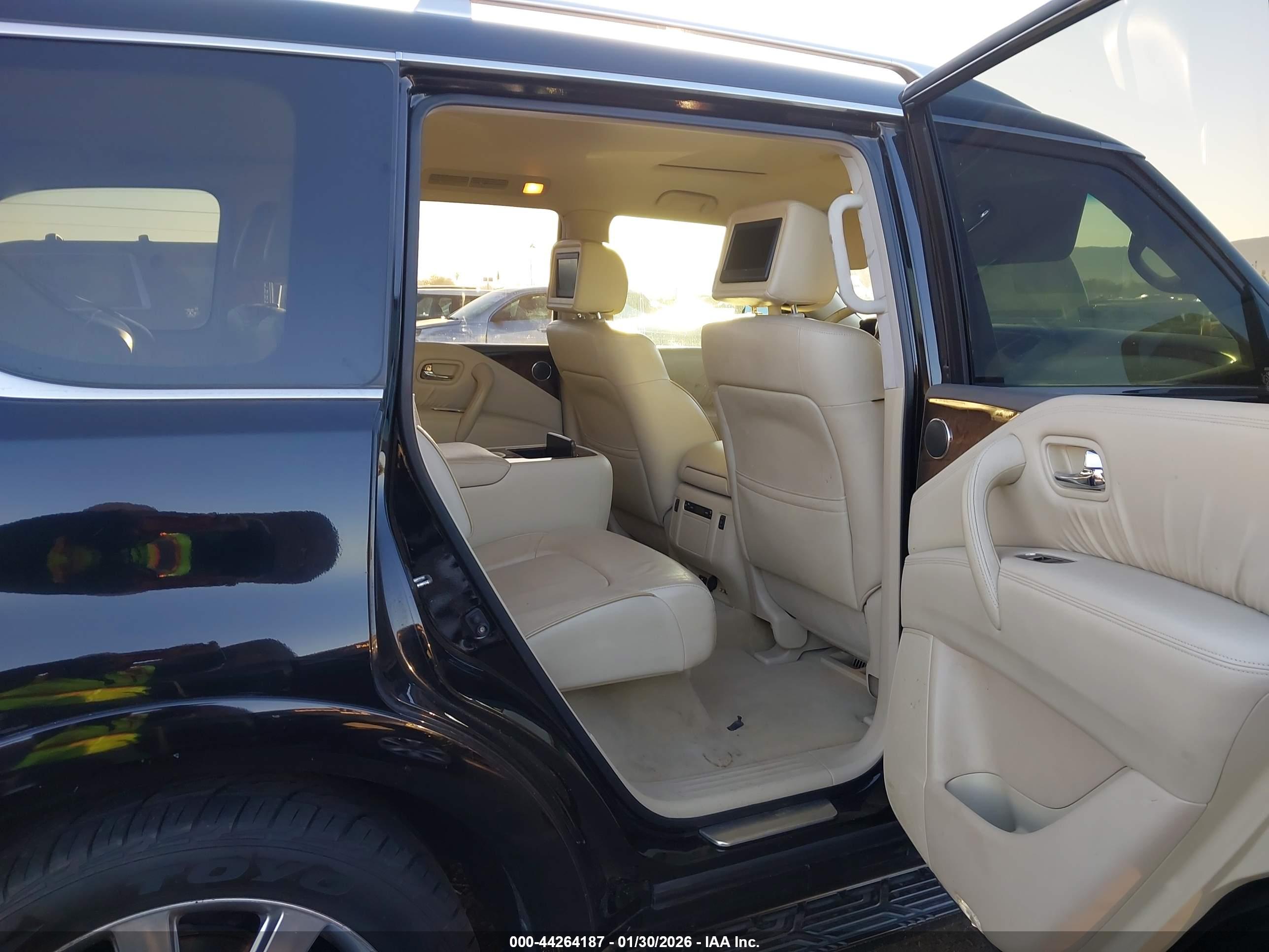 INFINITI QX56 image 8