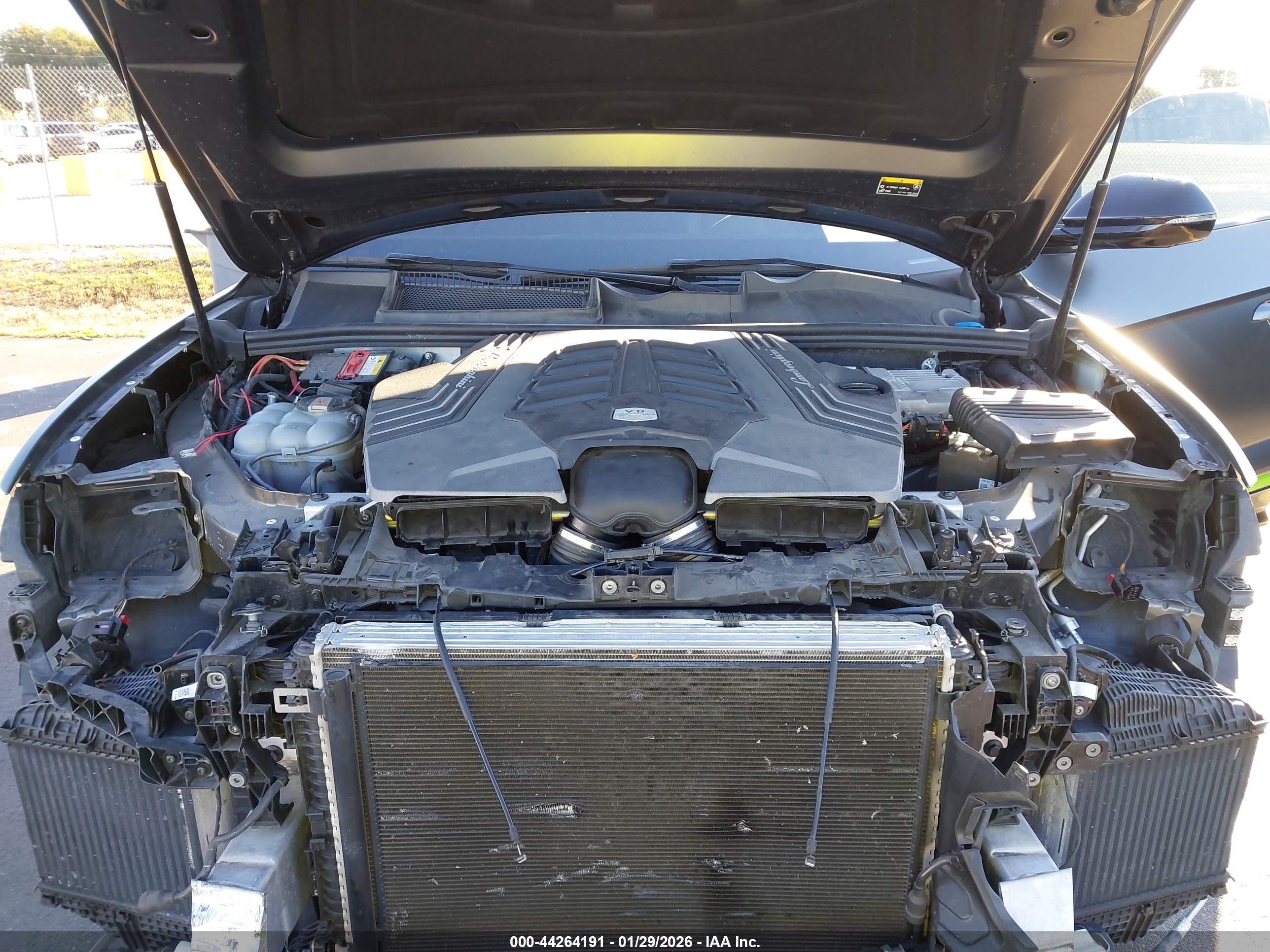 LAMBORGHINI URUS image 10