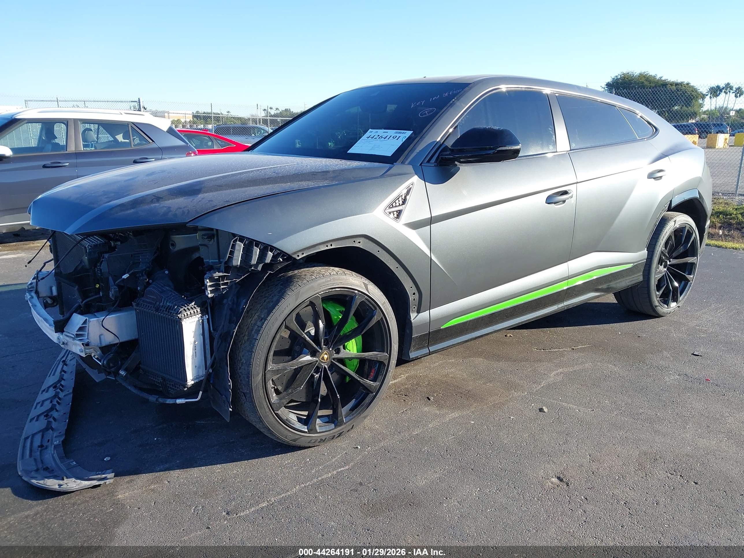 LAMBORGHINI URUS image 2