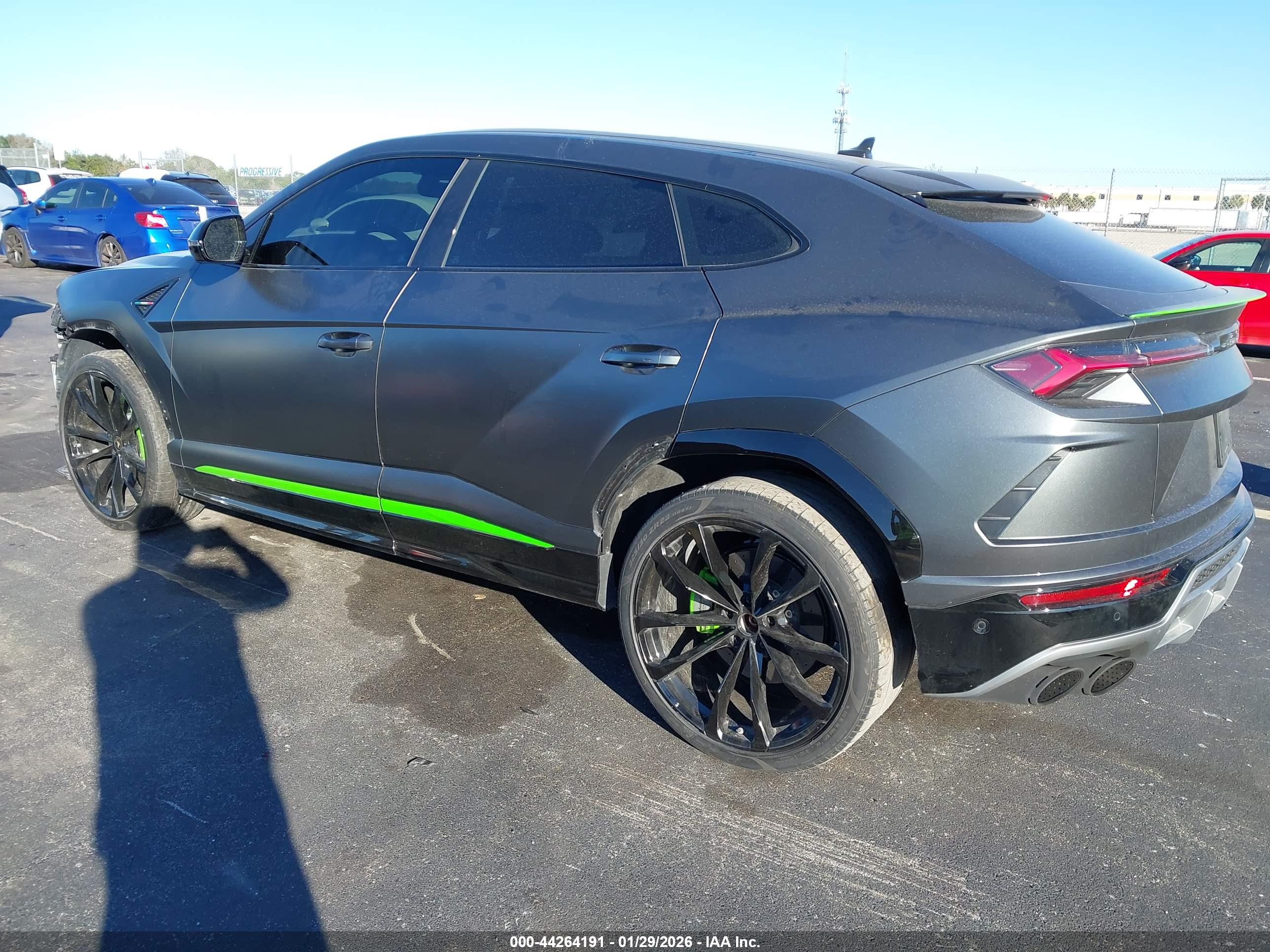 LAMBORGHINI URUS image 3