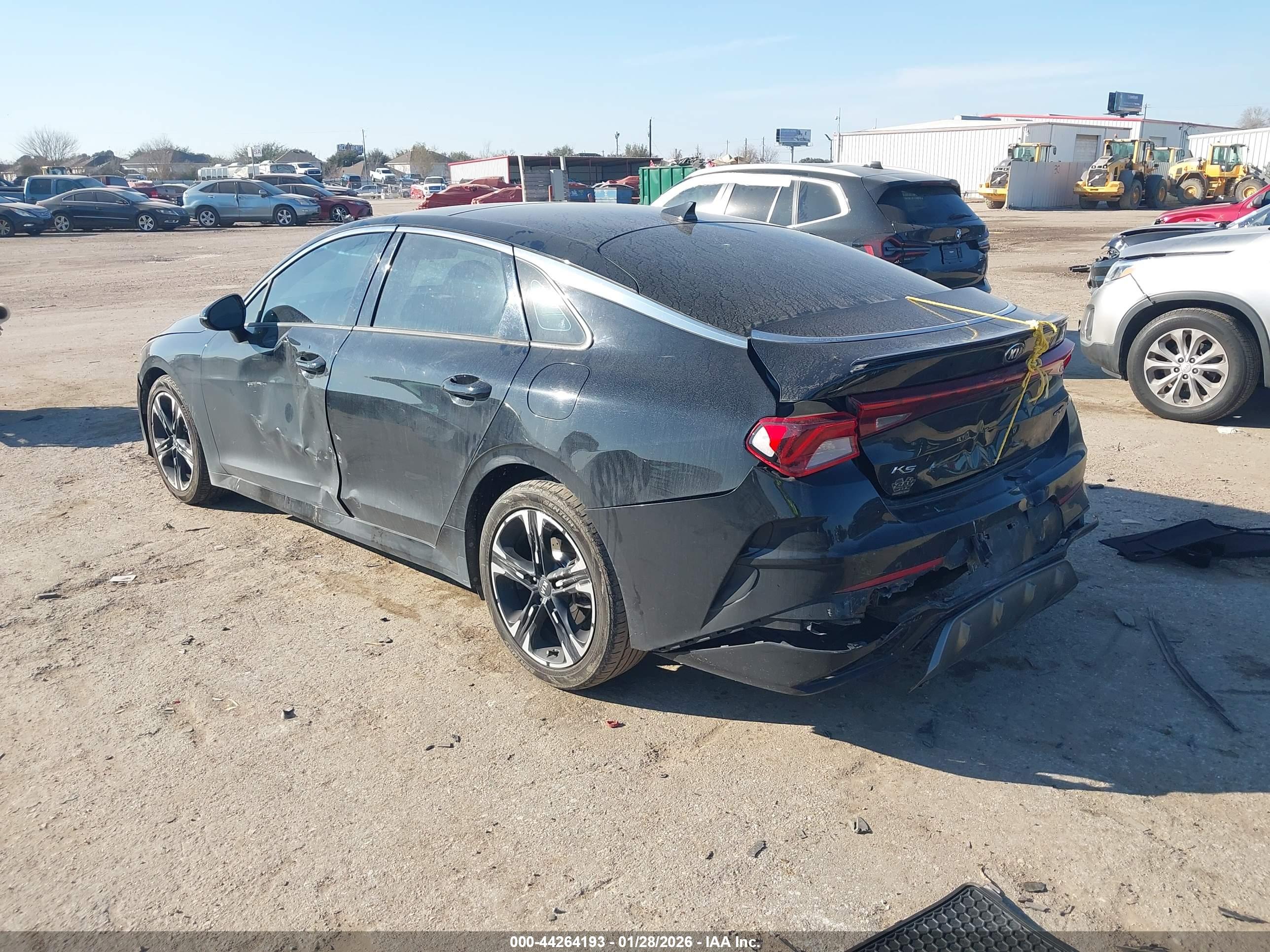KIA K5 image 3
