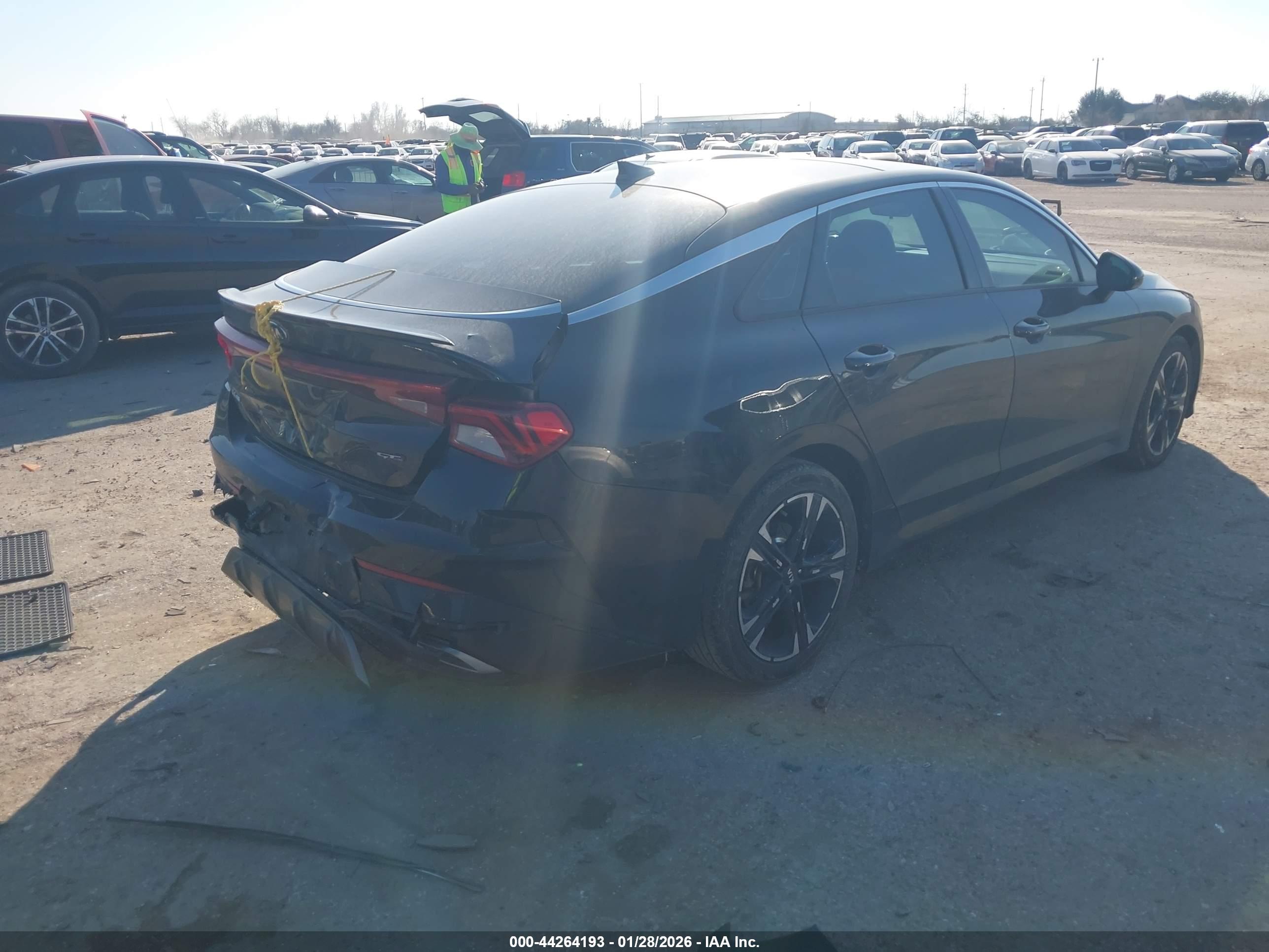 KIA K5 image 4