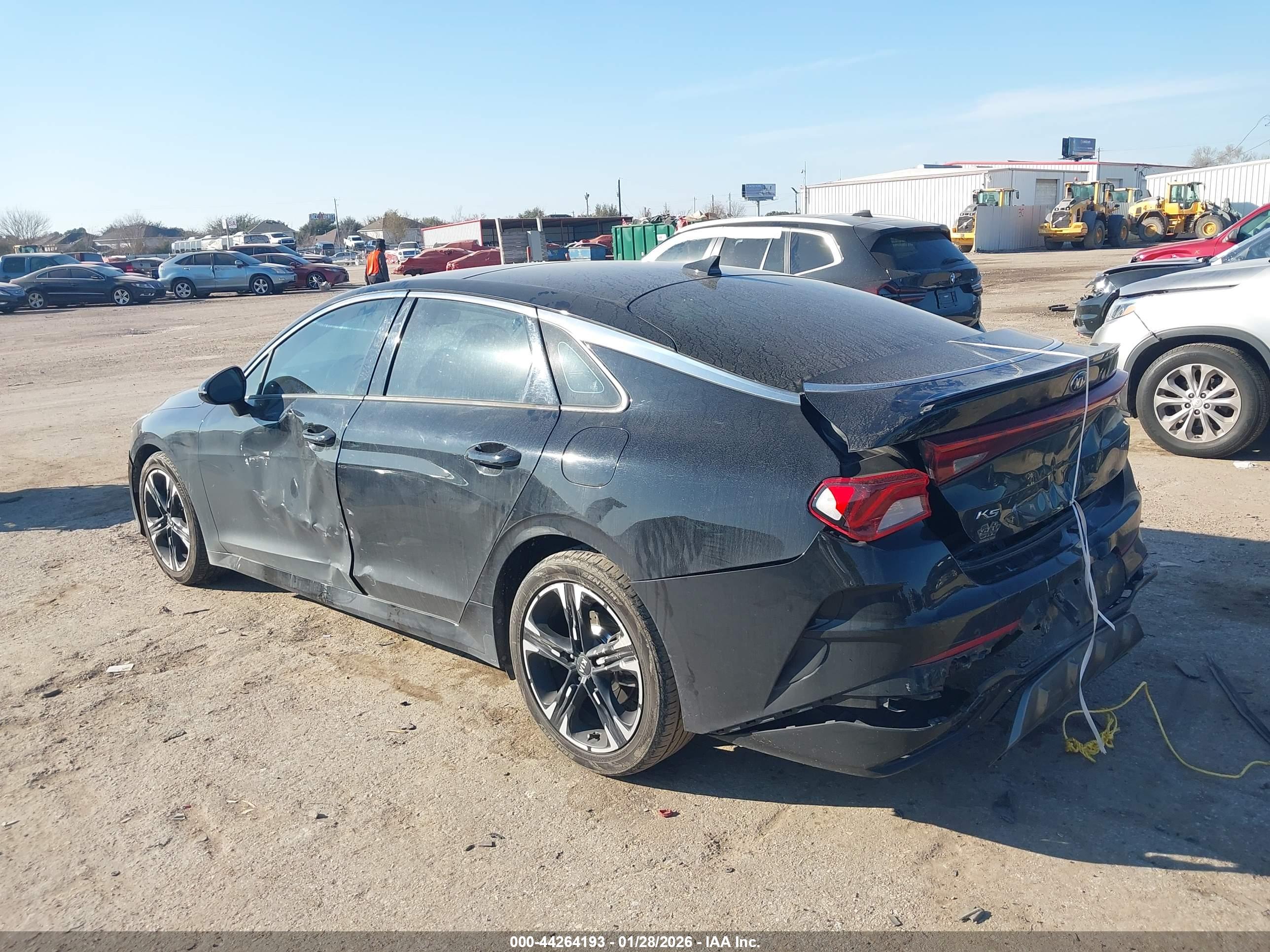 KIA K5 image 6