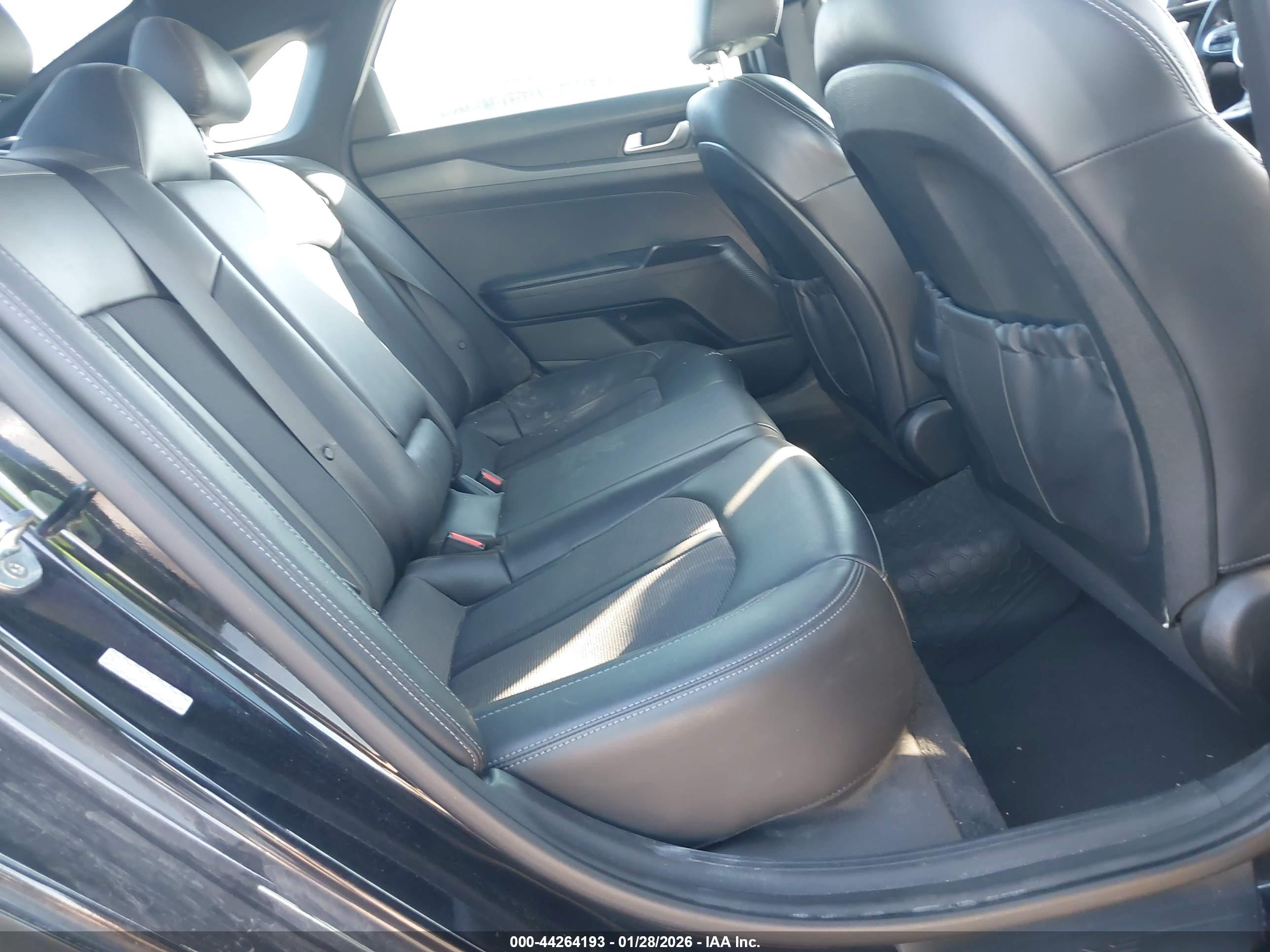 KIA K5 image 8